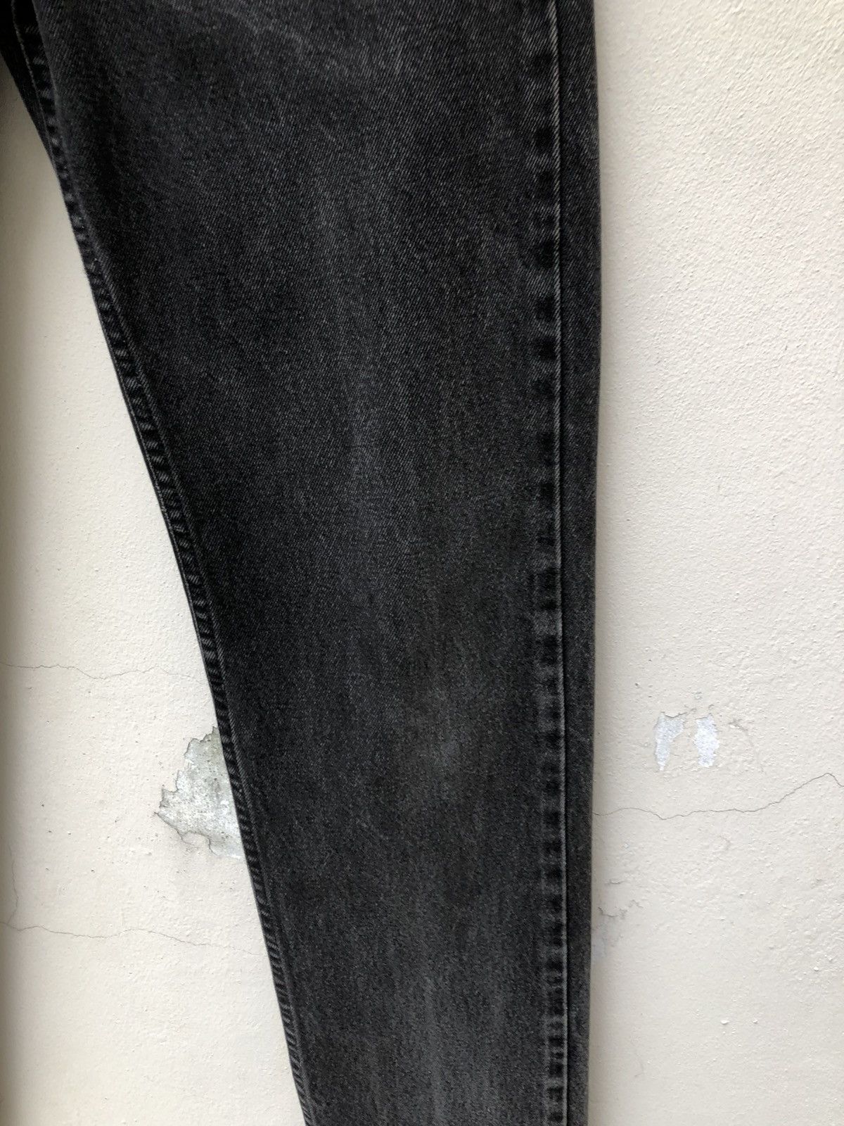Levi's × Vintage Vintage 1995 Levi’s 505 Straight Leg Faded Black Denim Jeans Size US 31 - 9 Thumbnail