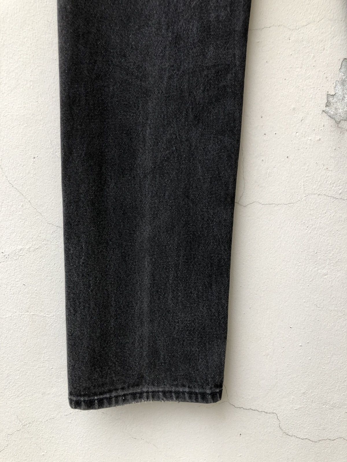 Levi's × Vintage Vintage 1995 Levi’s 505 Straight Leg Faded Black Denim Jeans Size US 31 - 14 Thumbnail