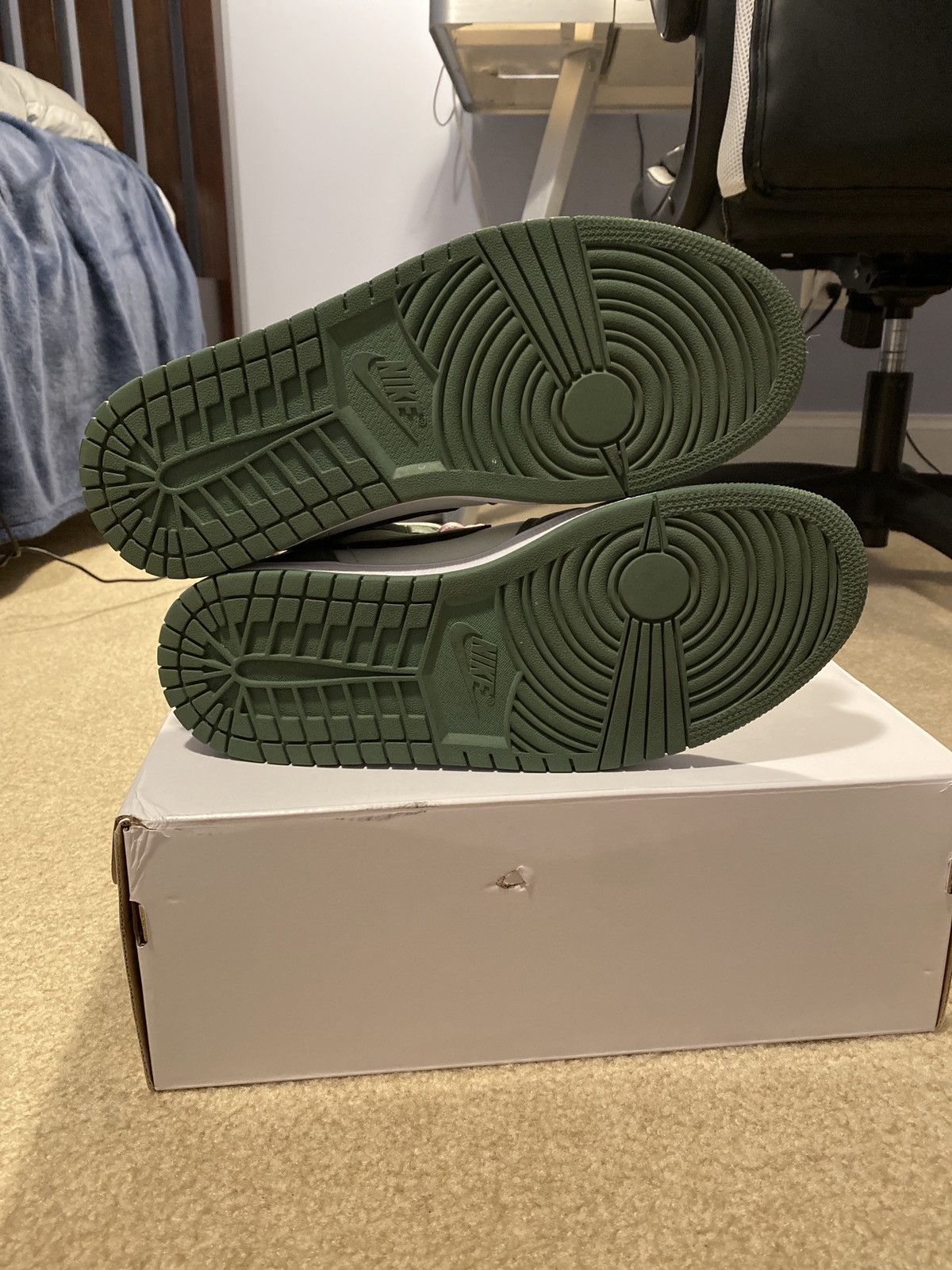 Jordan Brand × Nike Jordan 1 Mid “Dutch Green” Size US 10 / EU 43 - 6 Thumbnail