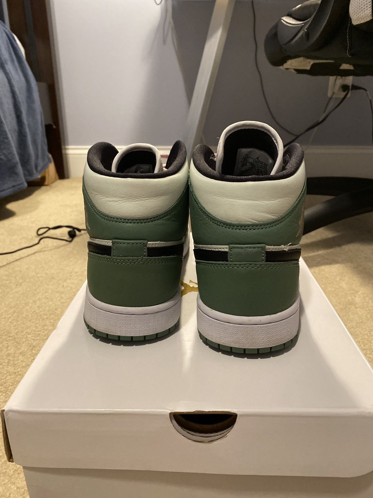 Jordan Brand × Nike Jordan 1 Mid “Dutch Green” Size US 10 / EU 43 - 5 Thumbnail