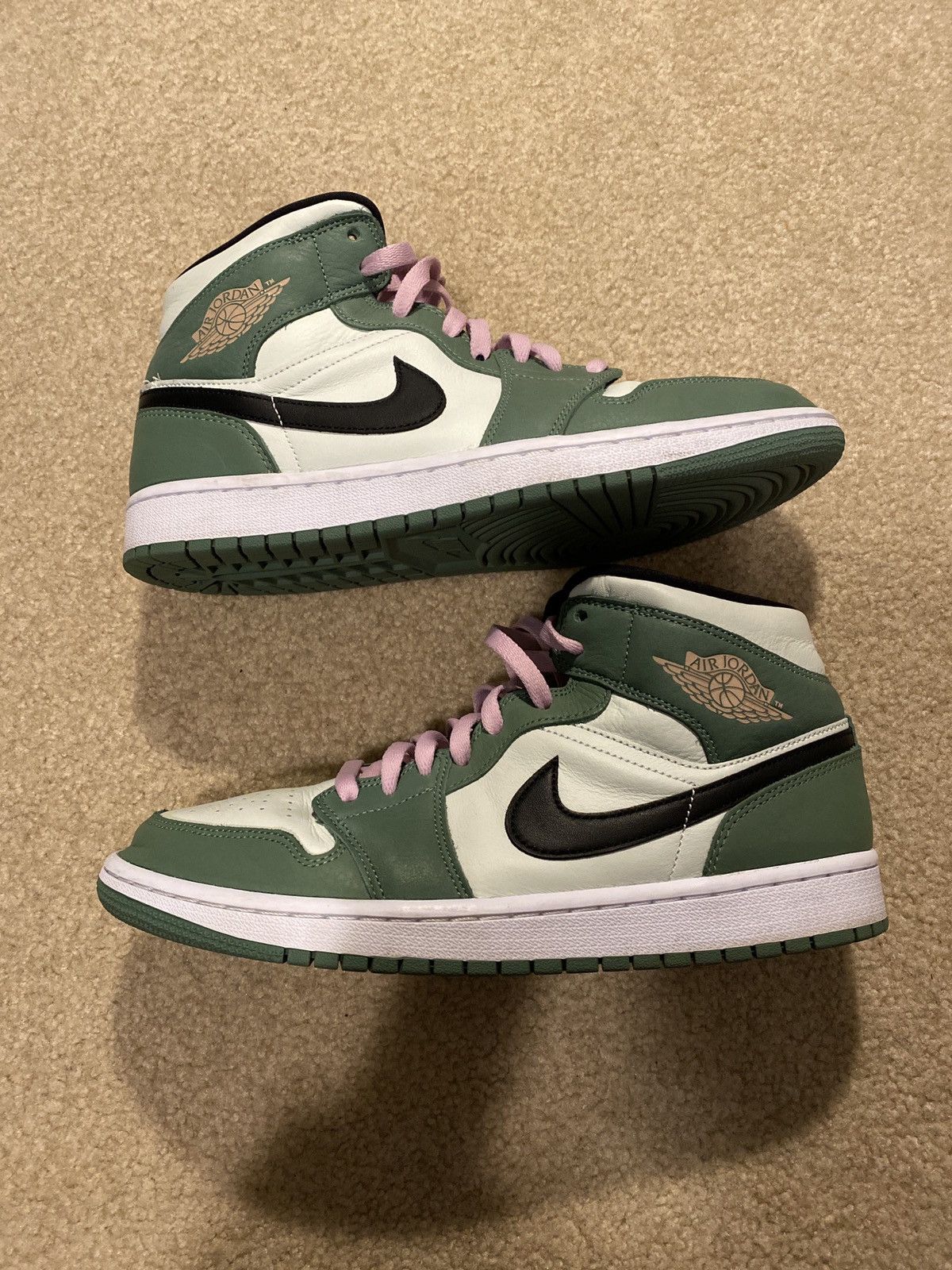 Jordan Brand × Nike Jordan 1 Mid “Dutch Green” Size US 10 / EU 43 - 2 Thumbnail