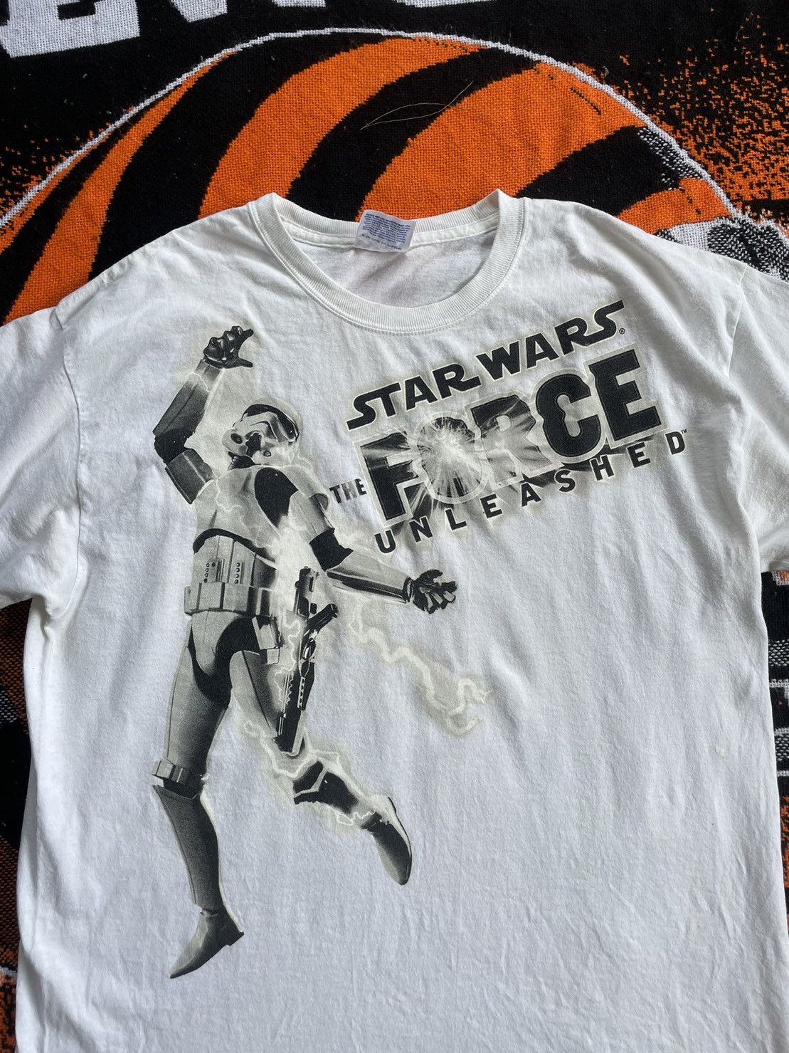 Star Wars × Vintage Vintage Star Wars The Force Unleashed White T-Shirt Size US XL / EU 56 / 4 - 2 Thumbnail