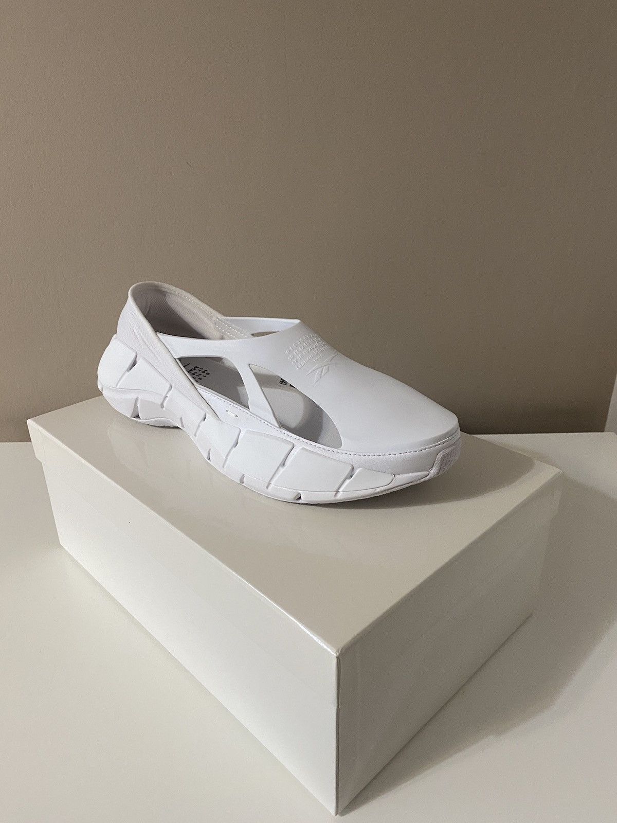 サンダル Maison Margiela   Slippers and Clogs Men Rubber White Maison Martin Margiela , Logo Slippers in White , BNIB 39 | eBay