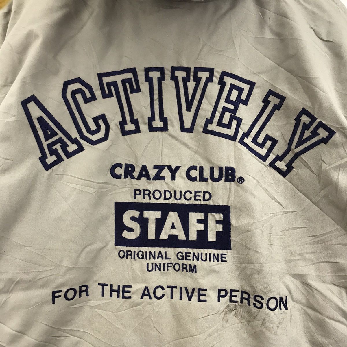 Vintage CRAZY CLUB ACTIVELY Staff Sportswear Silver Hoodie Jacket Size US XL / EU 56 / 4 - 2 Thumbnail