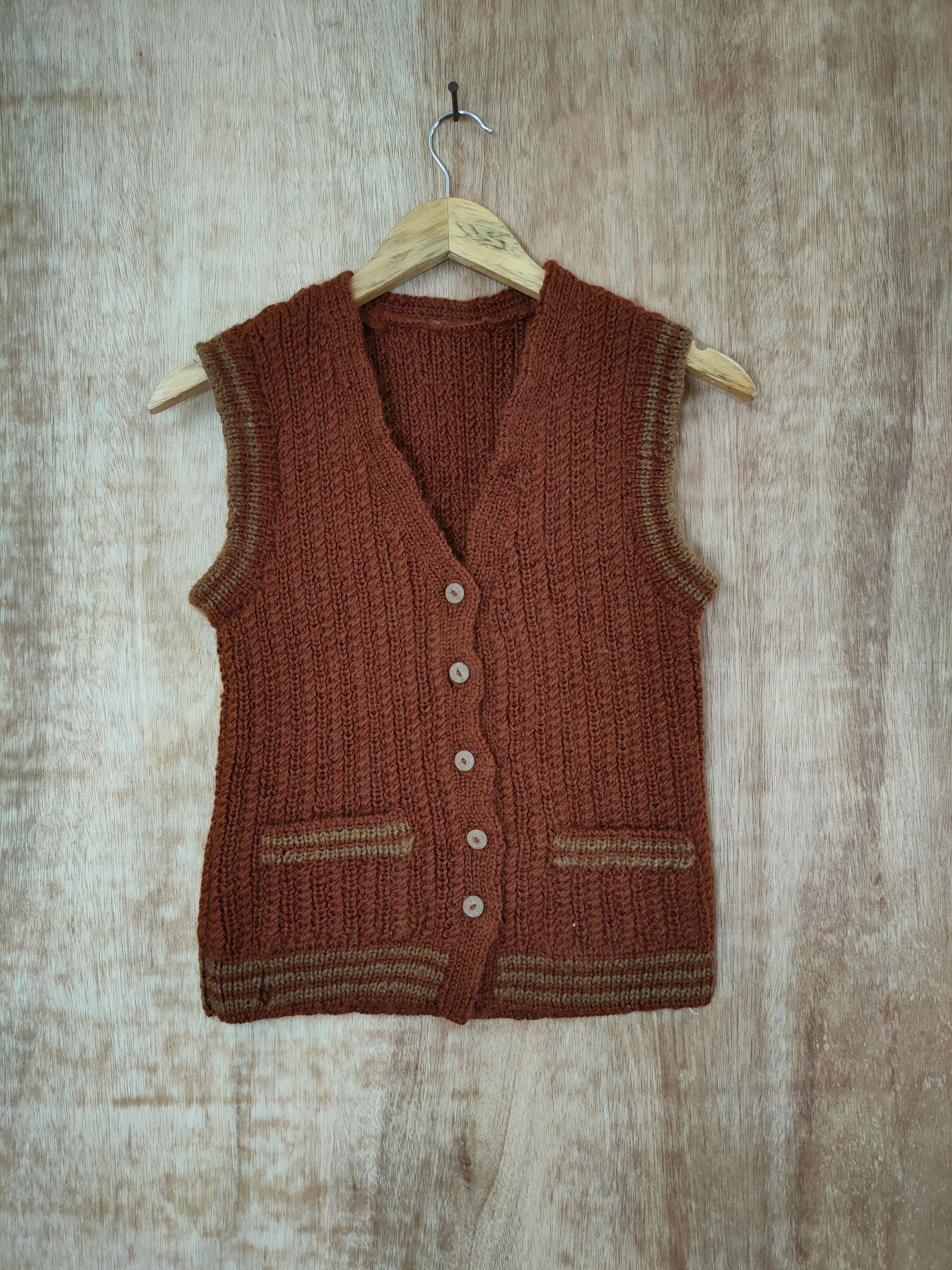 Handmade Handmade vintage knitwear vest sleeve less brown #46-567 Size XS / US 0-2 / IT 36-38 - 1 Thumbnail