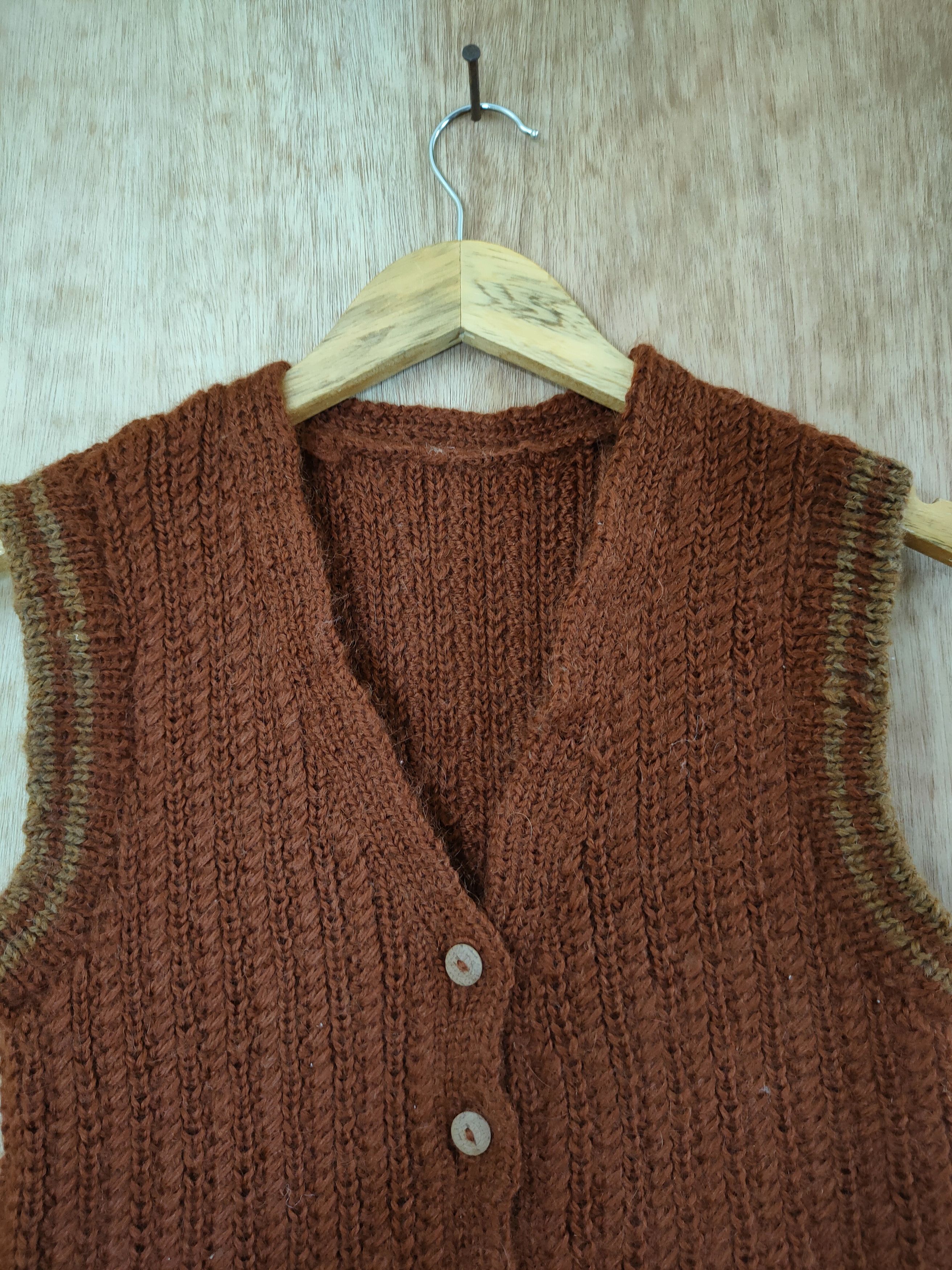 Handmade Handmade vintage knitwear vest sleeve less brown #46-567 Size XS / US 0-2 / IT 36-38 - 3 Thumbnail