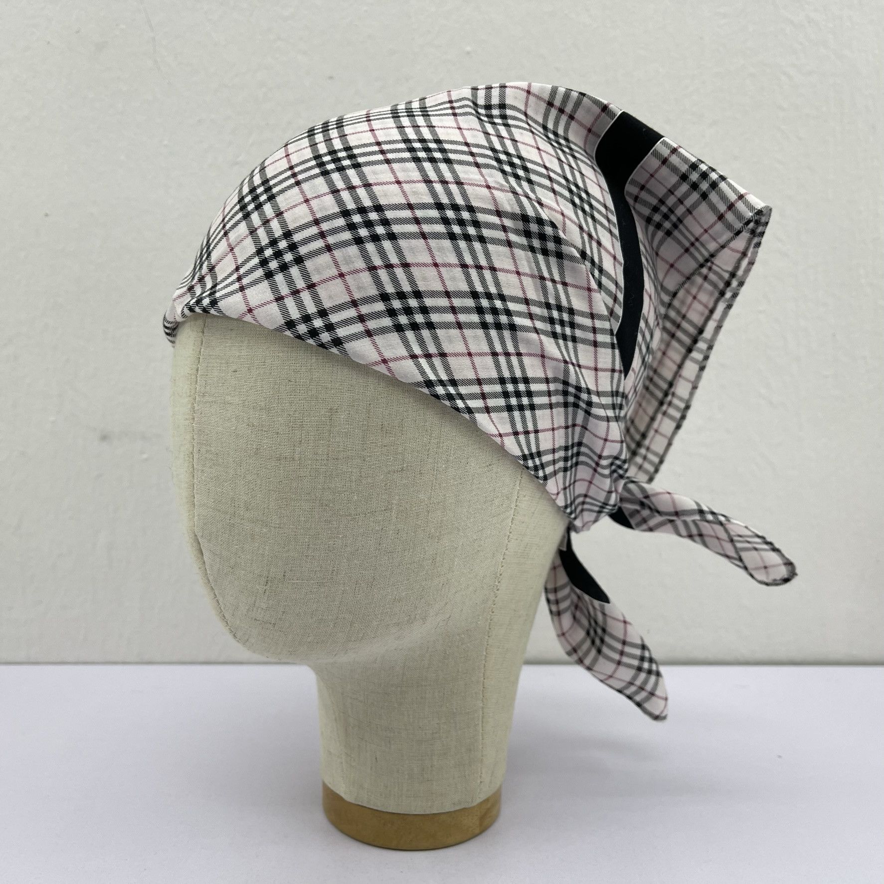 Vintage Vintage Burberry Handkerchief / Neckerchief - 4014 Size ONE SIZE - 1 Thumbnail