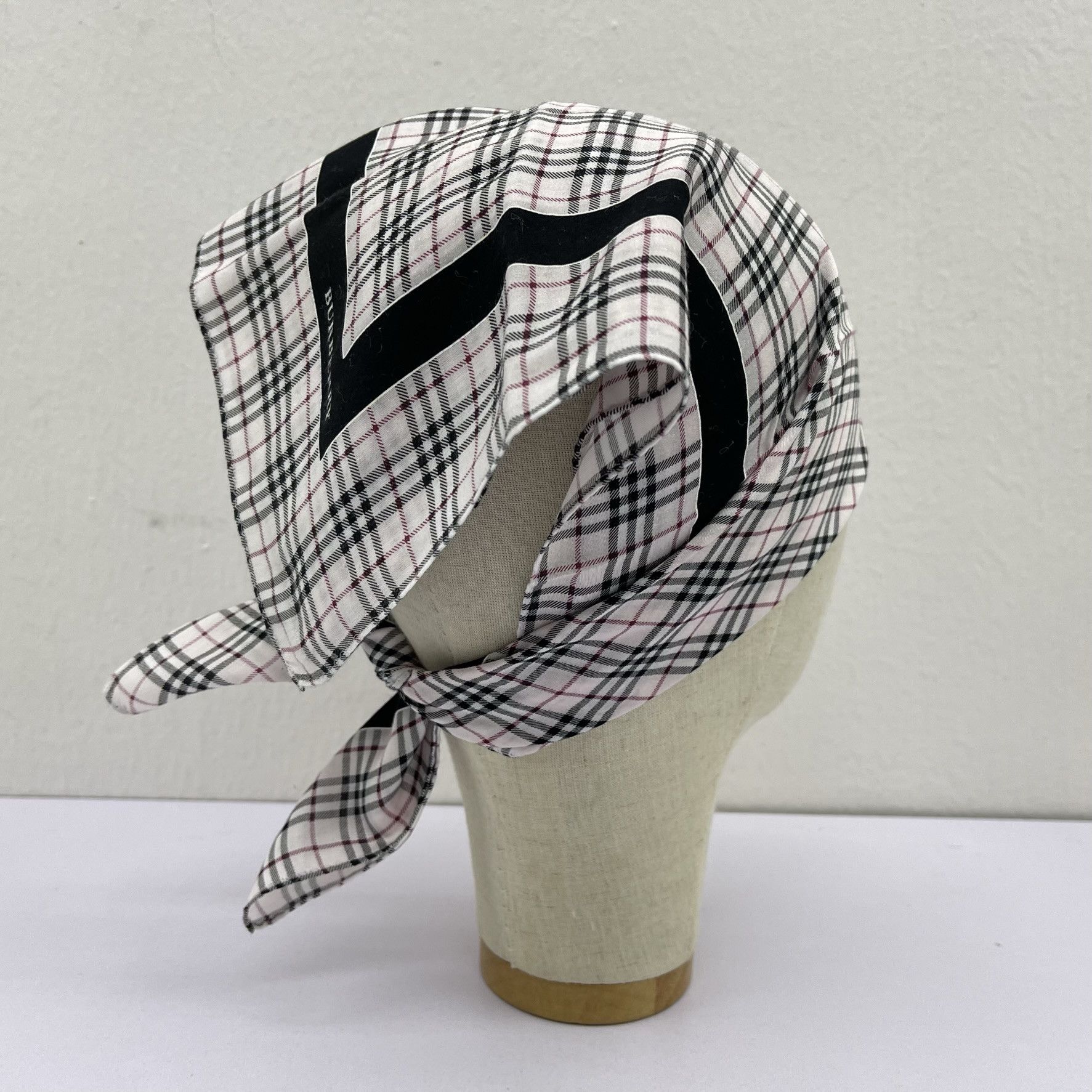 Vintage Vintage Burberry Handkerchief / Neckerchief - 4014 Size ONE SIZE - 3 Thumbnail