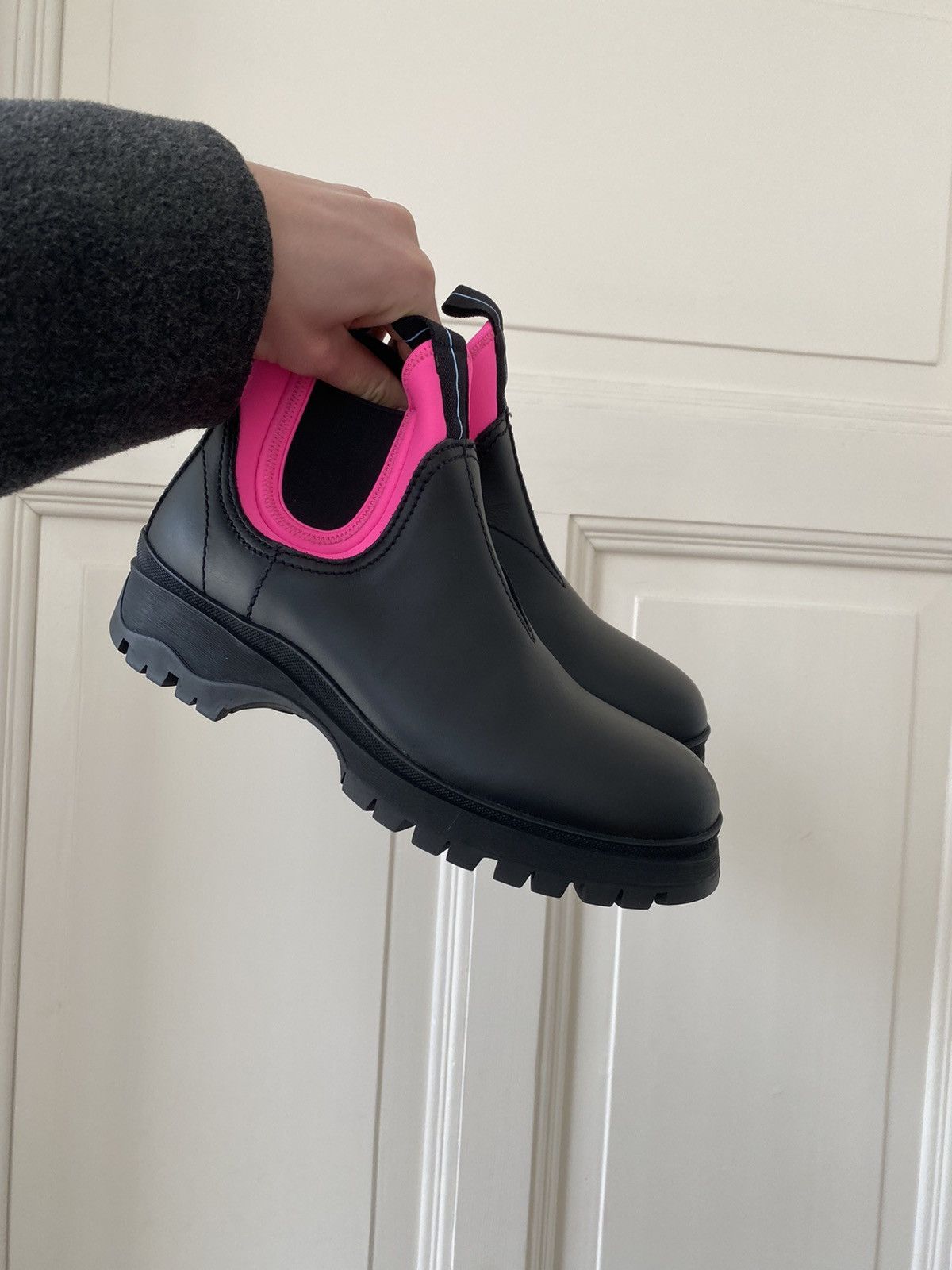 image of Prada Fw18 Runway Brixxen Chelsea Boots Pink Black 40,5 in Black Pink, Men's (Size 7.5)
