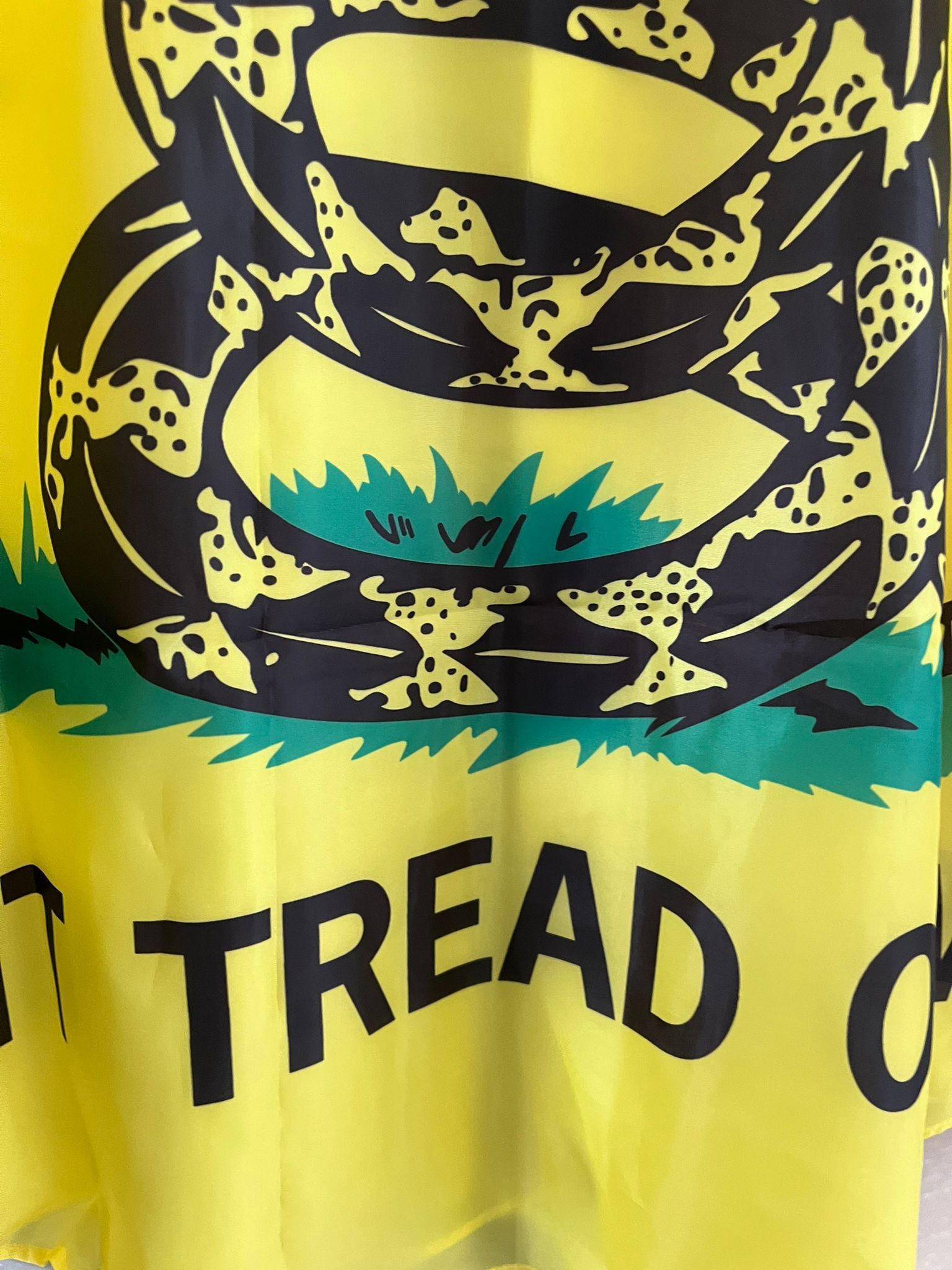 Vetements Oversized Viscose Tread Me Button Up in Highlighter Yellow Size US XS / EU 42 / 0 - 4 Thumbnail