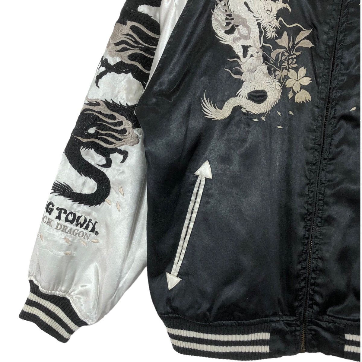 VINTAGE SUKAJAN DOG TOWN BLACK DRAGON SOUVENIR SATIN JACKET