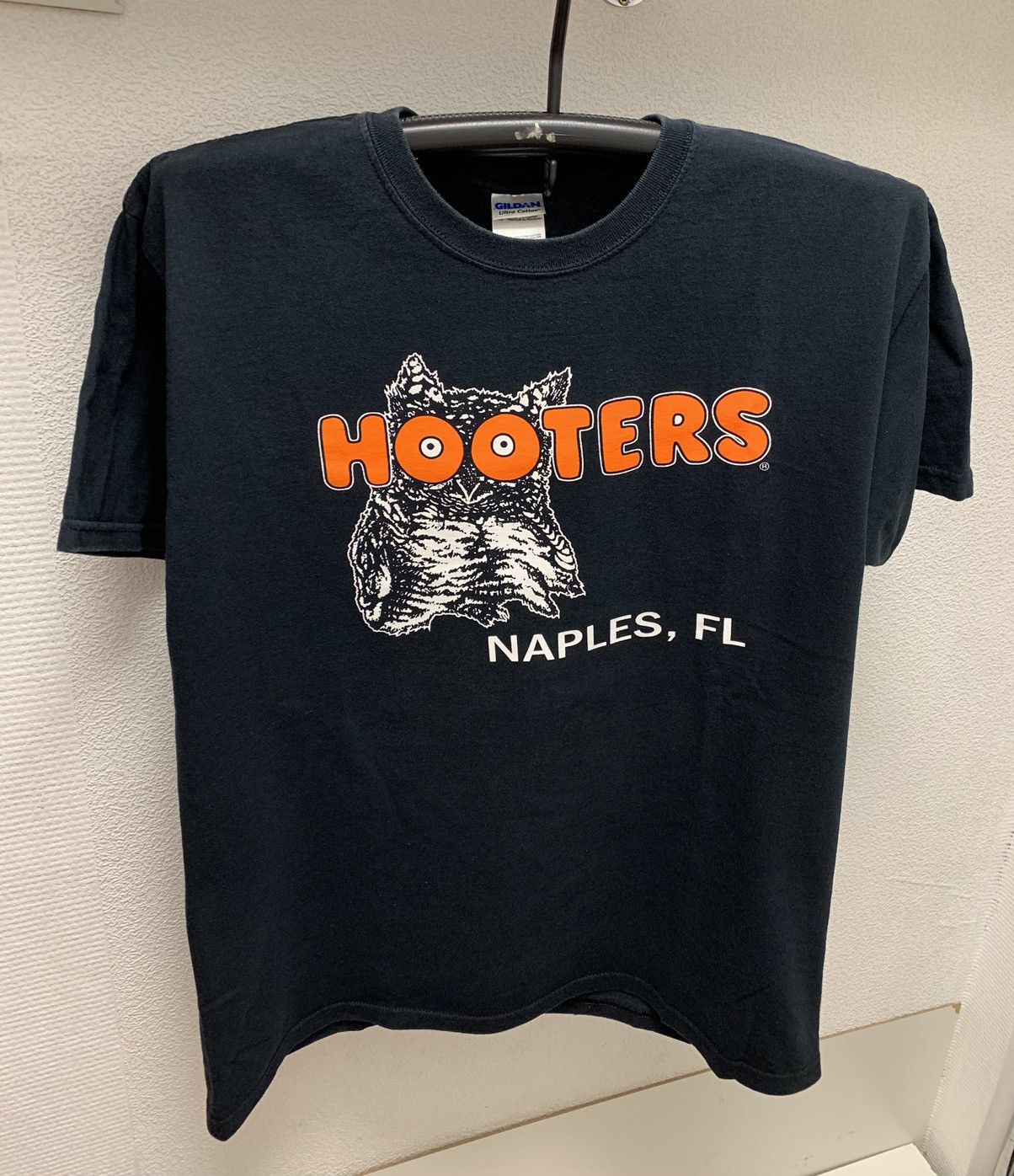 Vintage Hooters black t-shirt L vintage made in Usa streetwear Size US L / EU 52-54 / 3 - 1 Thumbnail