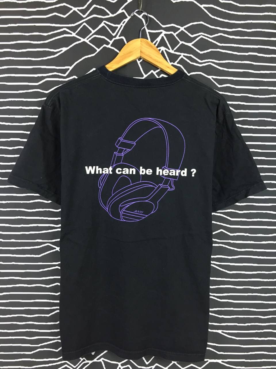 image of Apple x Vintage VTG Anti Nudism Head Phone Tech Wear Graphic Tee in Black, Men's (Size Large)