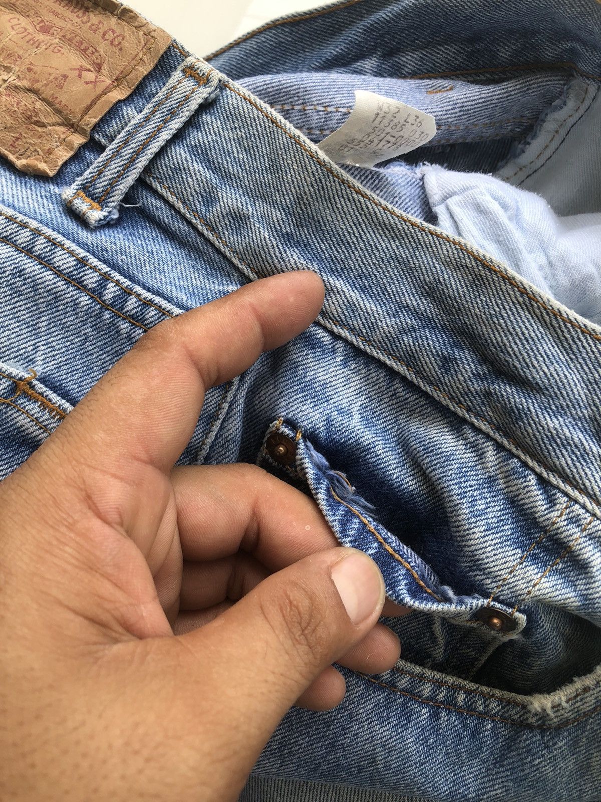 Jean Rare🔥Vintage 80s Levis 501 Light Wash Denim Jeans Size US 32 / EU 48 - 16 Thumbnail