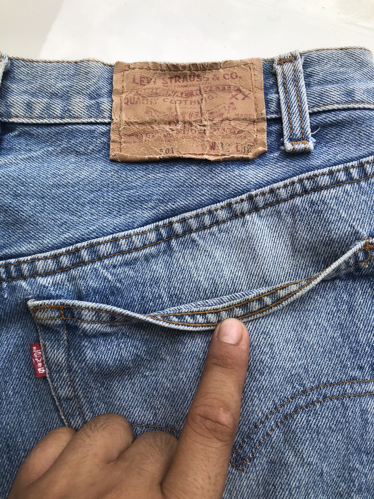Jean Rare🔥Vintage 80s Levis 501 Light Wash Denim Jeans Size US 32 / EU 48 - 9 Thumbnail
