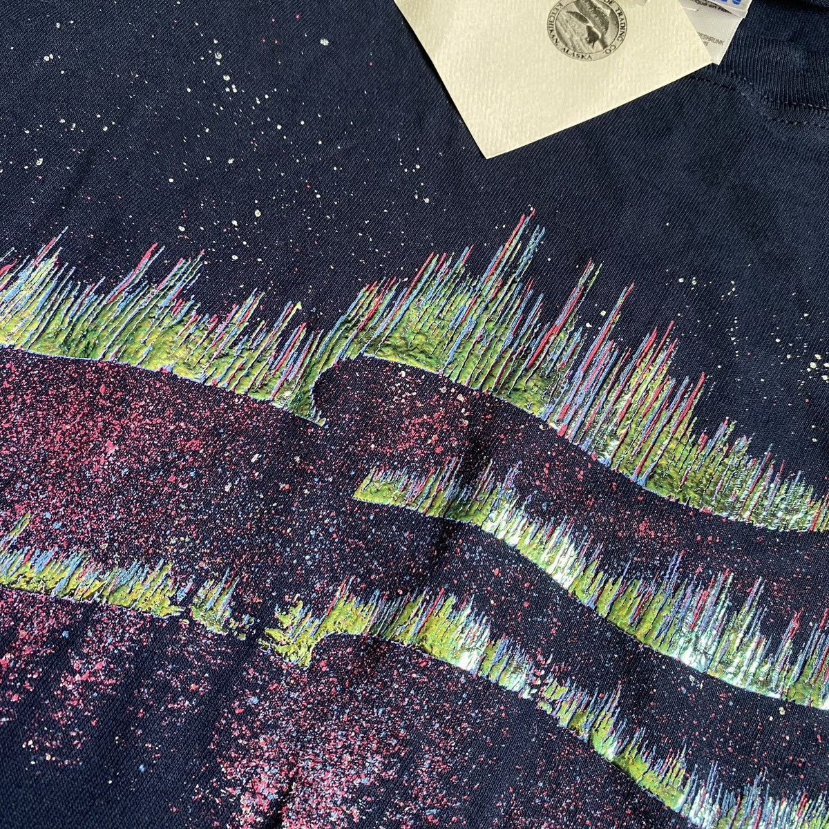 Vintage New Vintage 00s Alaskan Norther Lights Foil Graphic Logo Tee Size US L / EU 52-54 / 3 - 4 Thumbnail