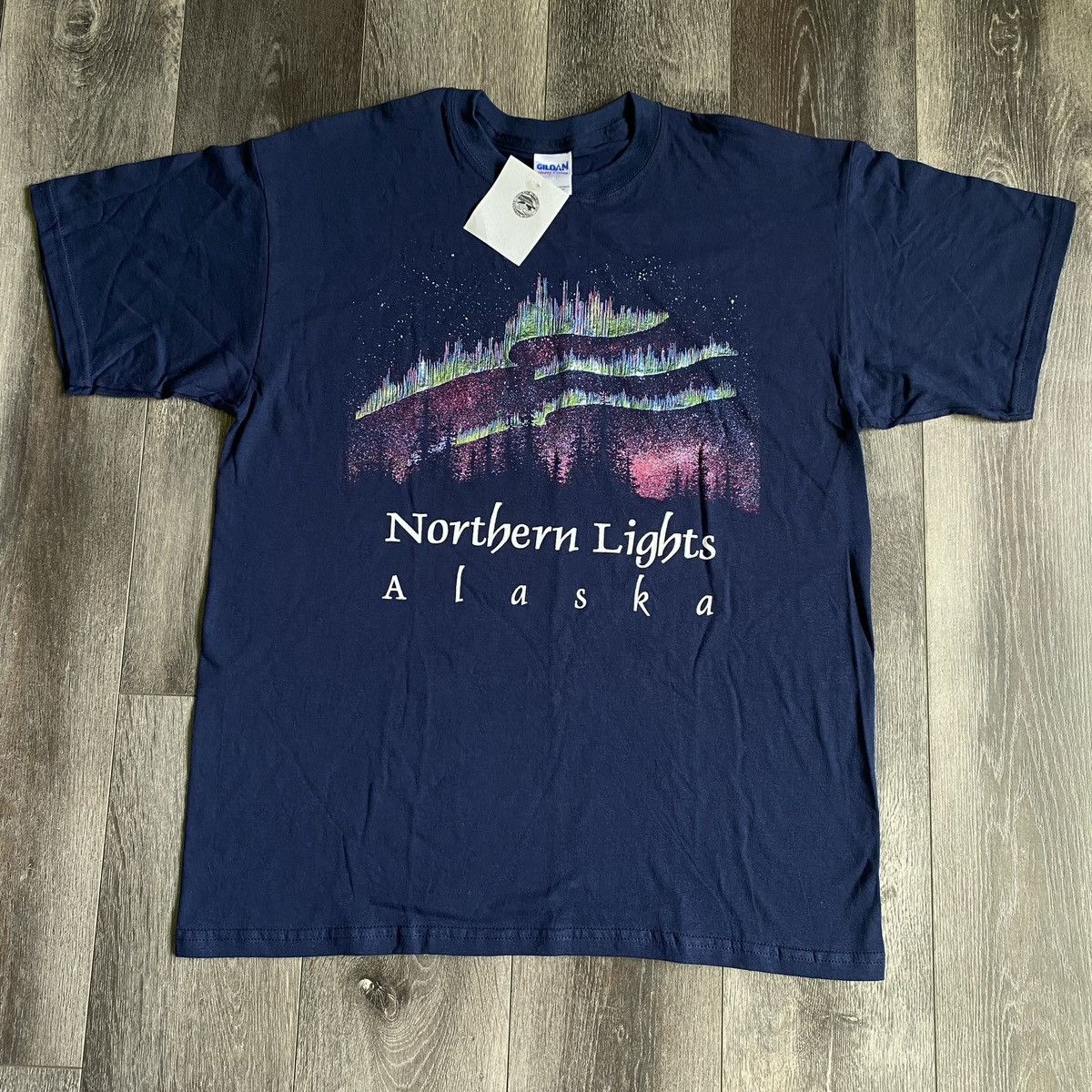 Vintage New Vintage 00s Alaskan Norther Lights Foil Graphic Logo Tee Size US L / EU 52-54 / 3 - 1 Thumbnail