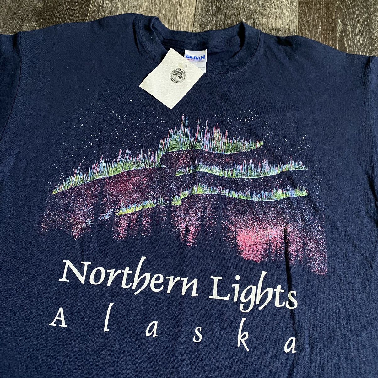 Vintage New Vintage 00s Alaskan Norther Lights Foil Graphic Logo Tee Size US L / EU 52-54 / 3 - 2 Thumbnail
