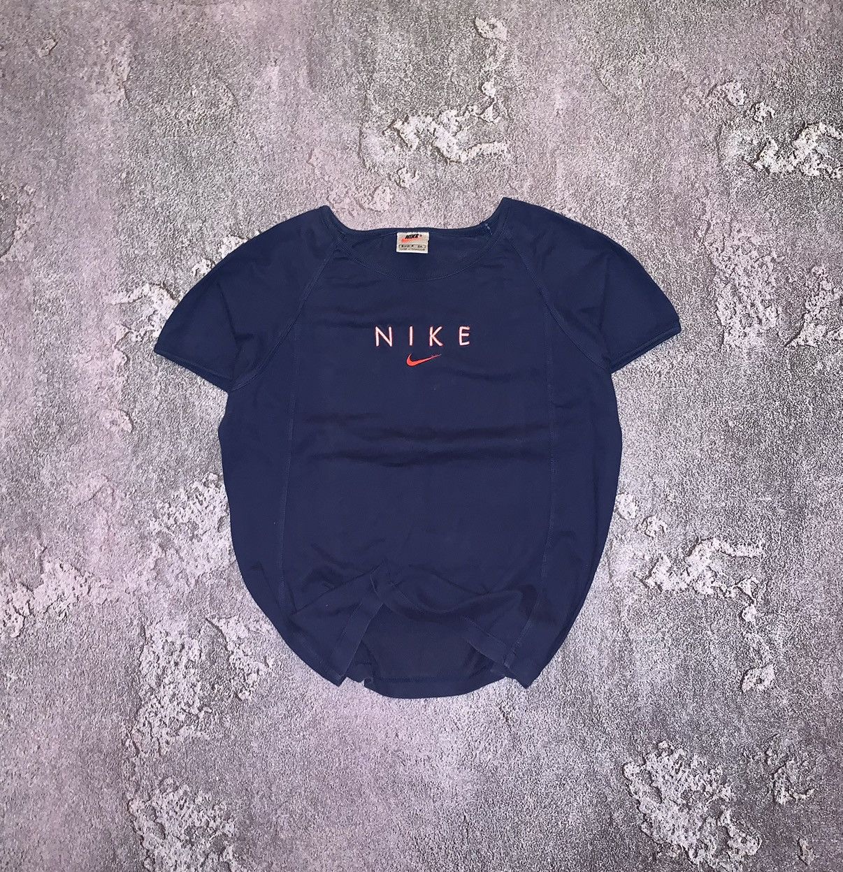Nike × Vintage Nike vintage centre logo tee T-shirt short sleeve crop top Size S / US 4 / IT 40 - 1 Thumbnail