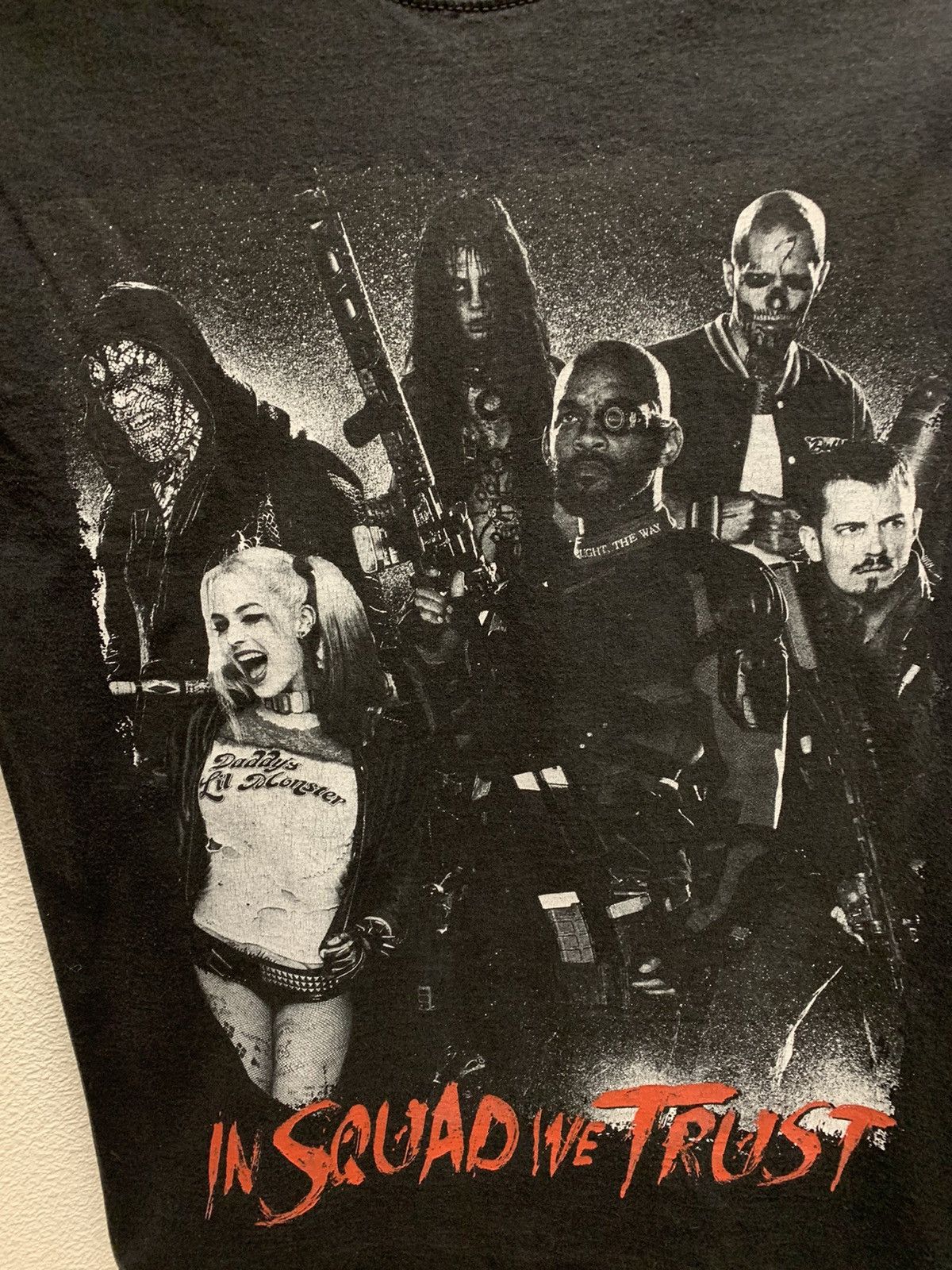 Vintage Suicide squad we trust movie vintage big logo t-shirt M sz Size US M / EU 48-50 / 2 - 2 Thumbnail