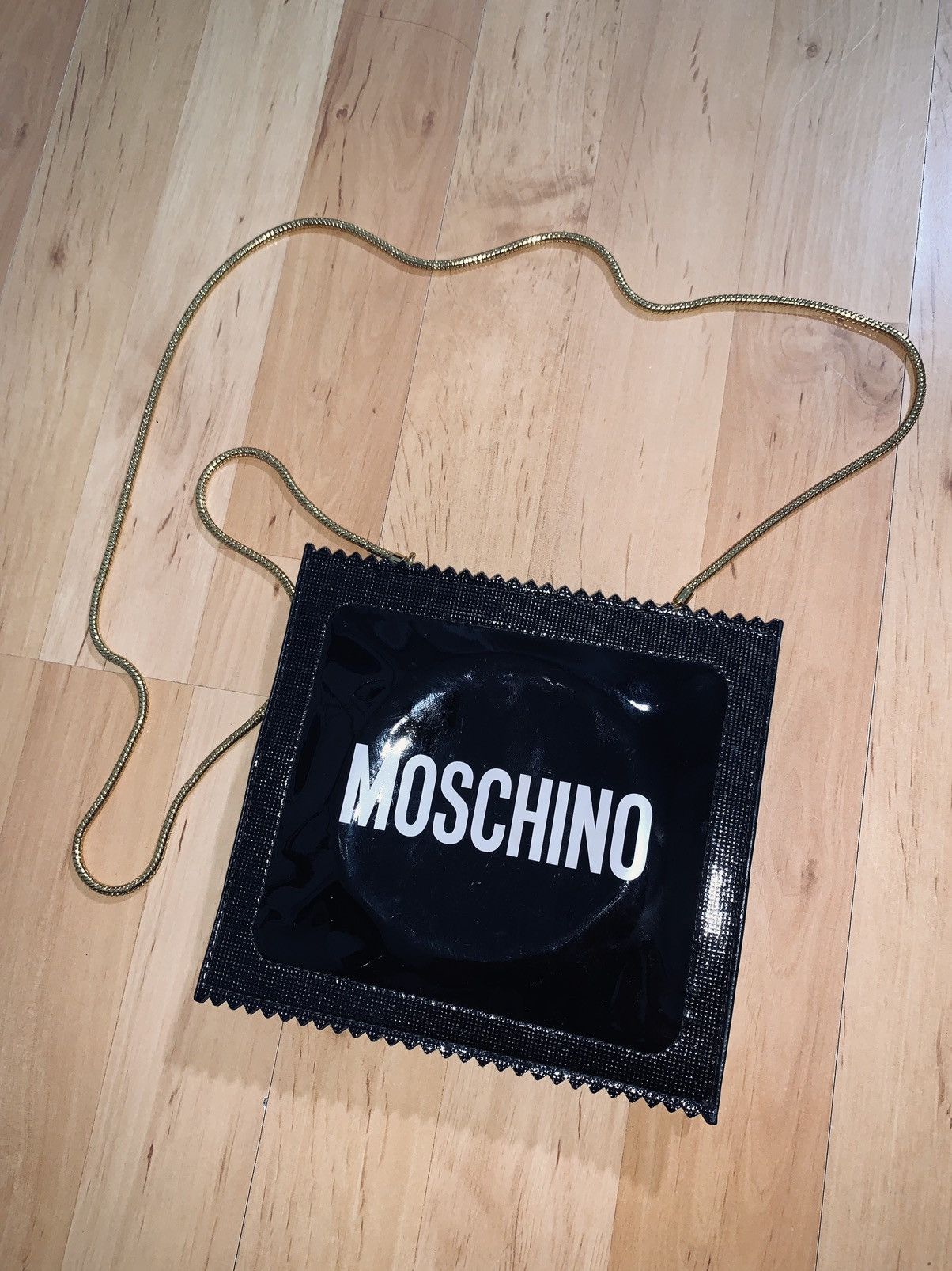 H&m moschino hot sale condom bag