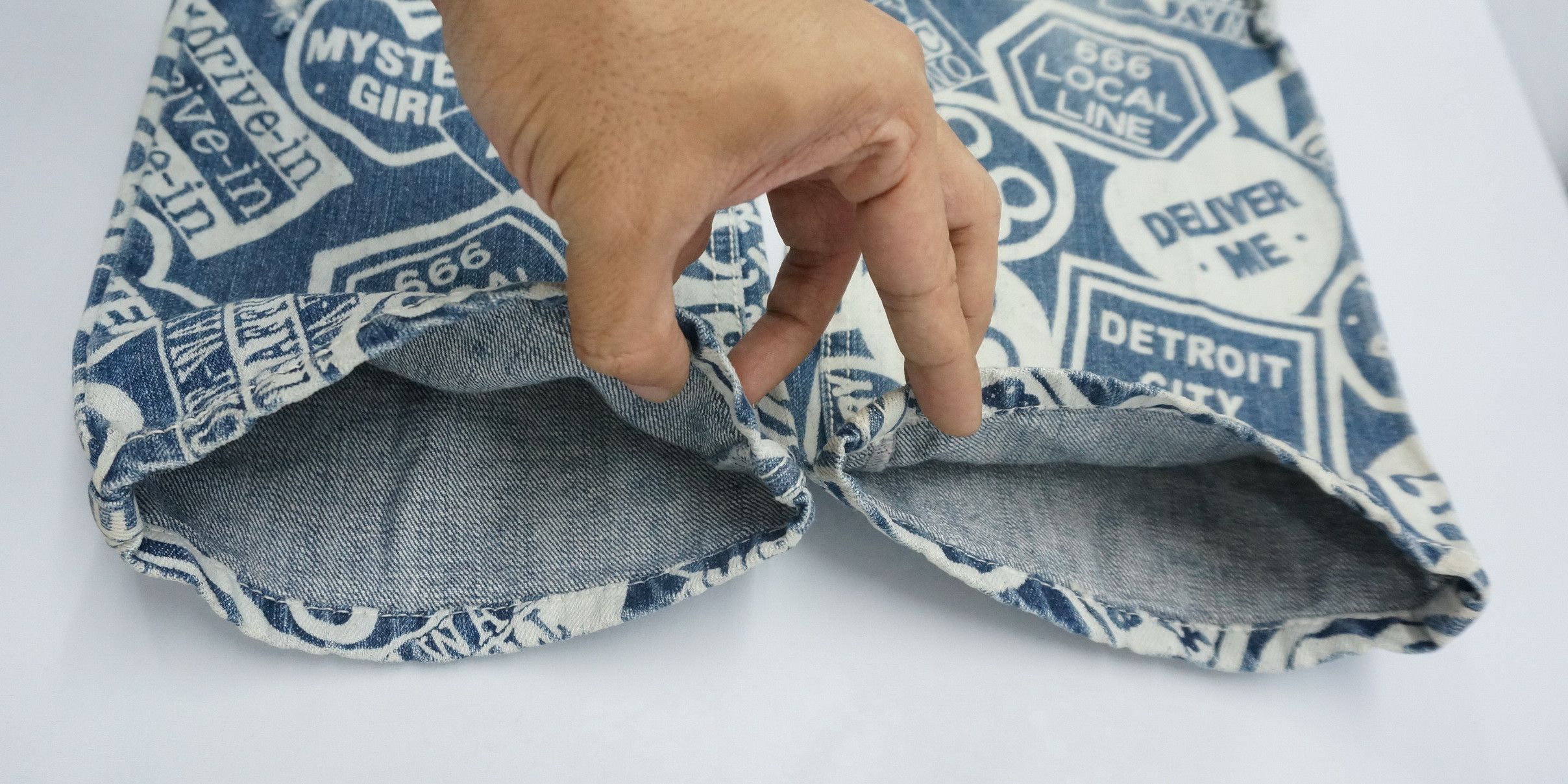 Japanese Brand GRAZIE Detroit City Overprint Distressed Women's Denim Size 29" - 22 Thumbnail