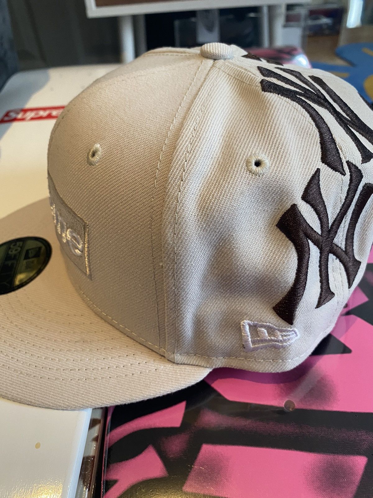 New Era × New York Yankees × Supreme Supreme New York Yankees Box Logo New Era Tan Size ONE SIZE - 3 Thumbnail