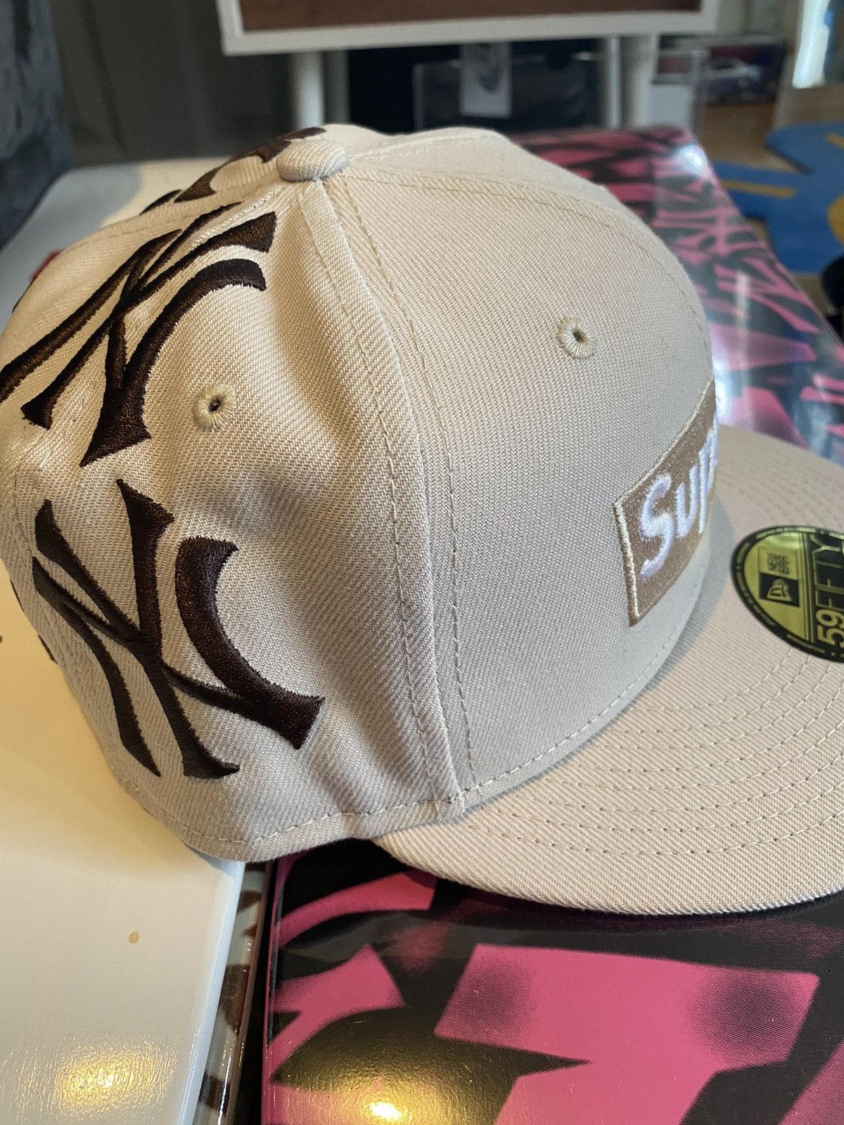 New Era × New York Yankees × Supreme Supreme New York Yankees Box Logo New Era Tan Size ONE SIZE - 4 Thumbnail