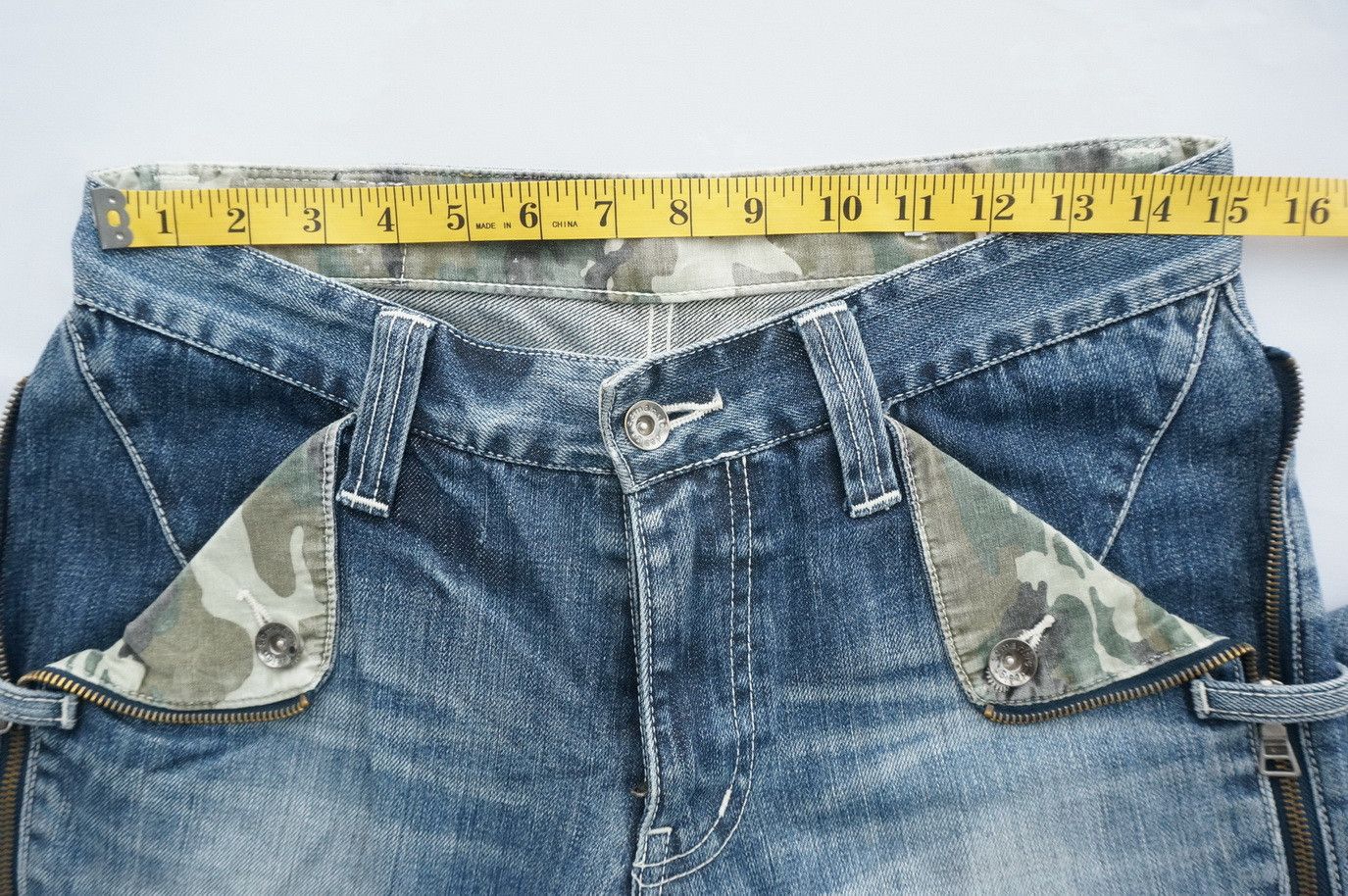 semanticdesign Rare! SEMANTIC DESIGN Long Zipper Pocket Camo Roll Up Jeans Size US 29 - 15 Thumbnail