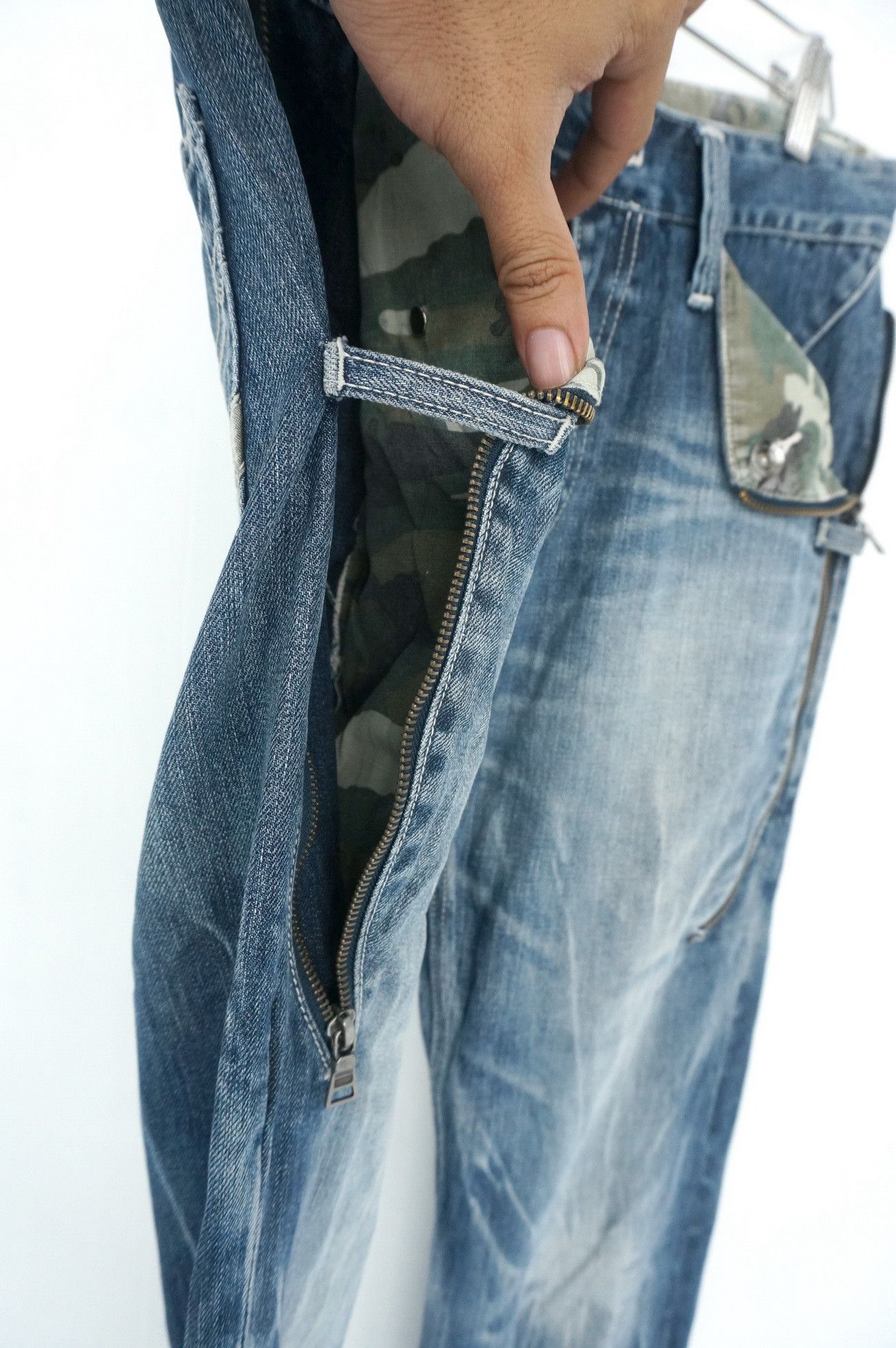semanticdesign Rare! SEMANTIC DESIGN Long Zipper Pocket Camo Roll Up Jeans Size US 29 - 8 Thumbnail