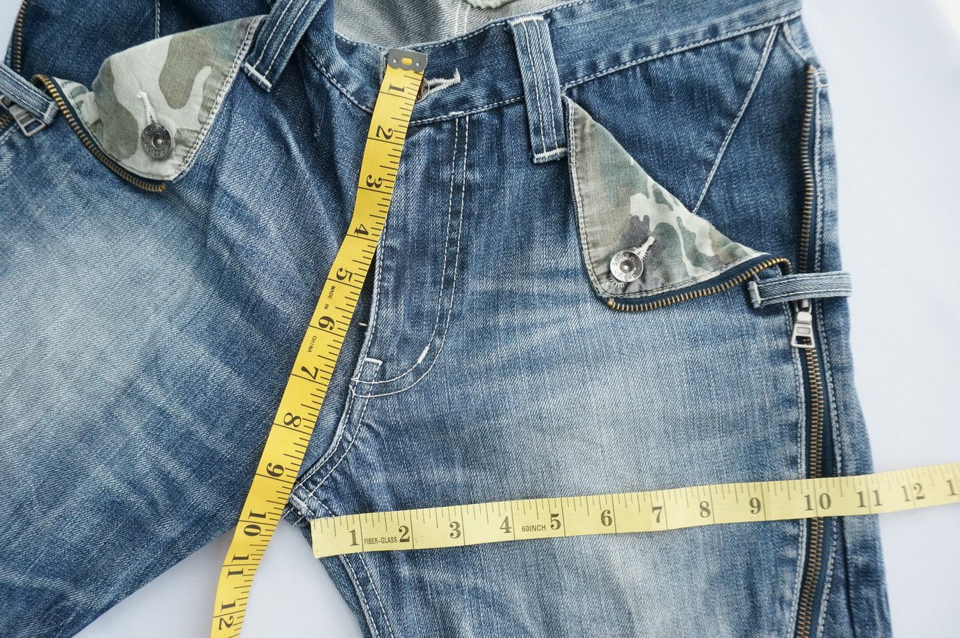 semanticdesign Rare! SEMANTIC DESIGN Long Zipper Pocket Camo Roll Up Jeans Size US 29 - 16 Thumbnail