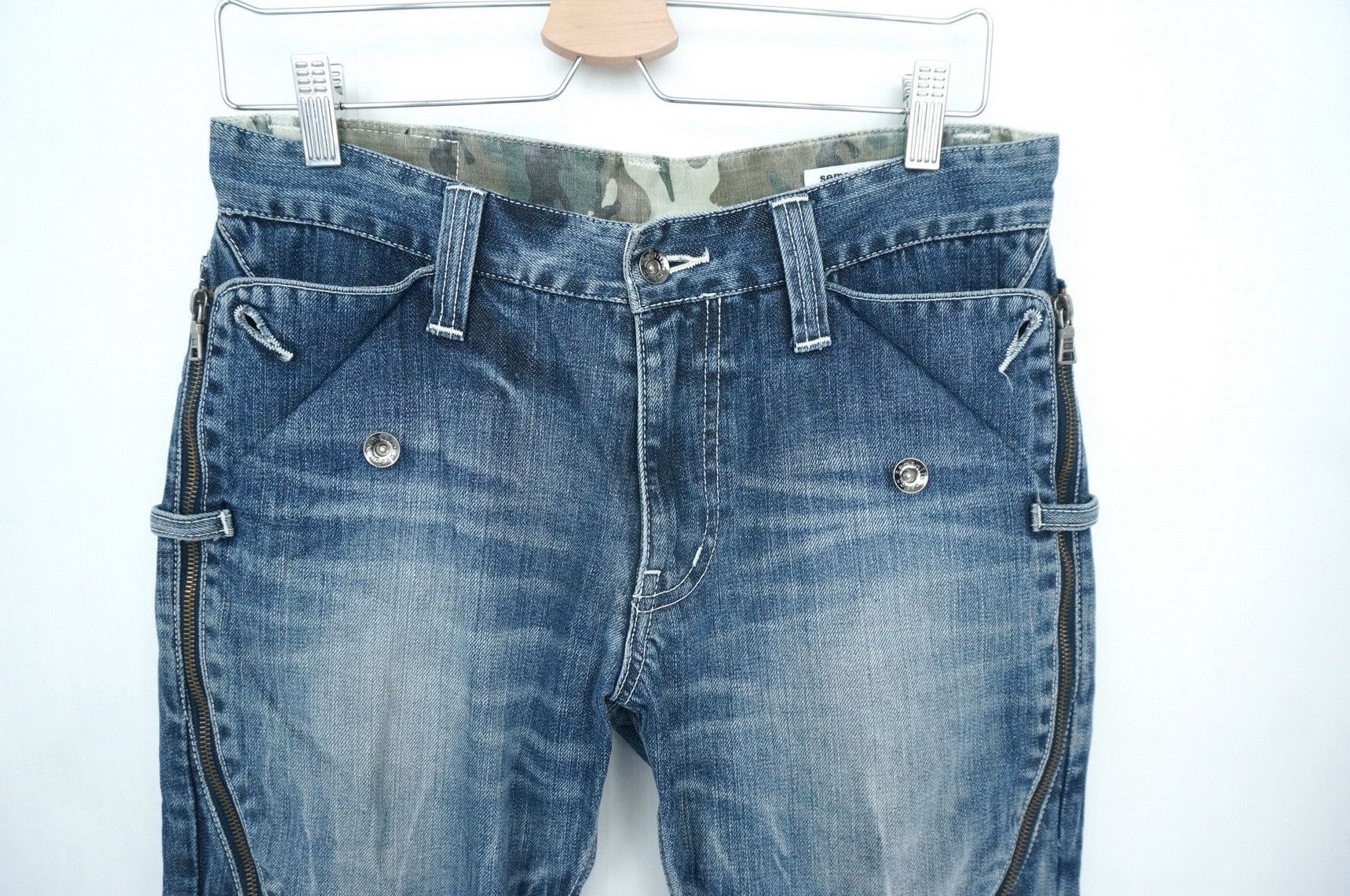 semanticdesign Rare! SEMANTIC DESIGN Long Zipper Pocket Camo Roll Up Jeans Size US 29 - 5 Thumbnail