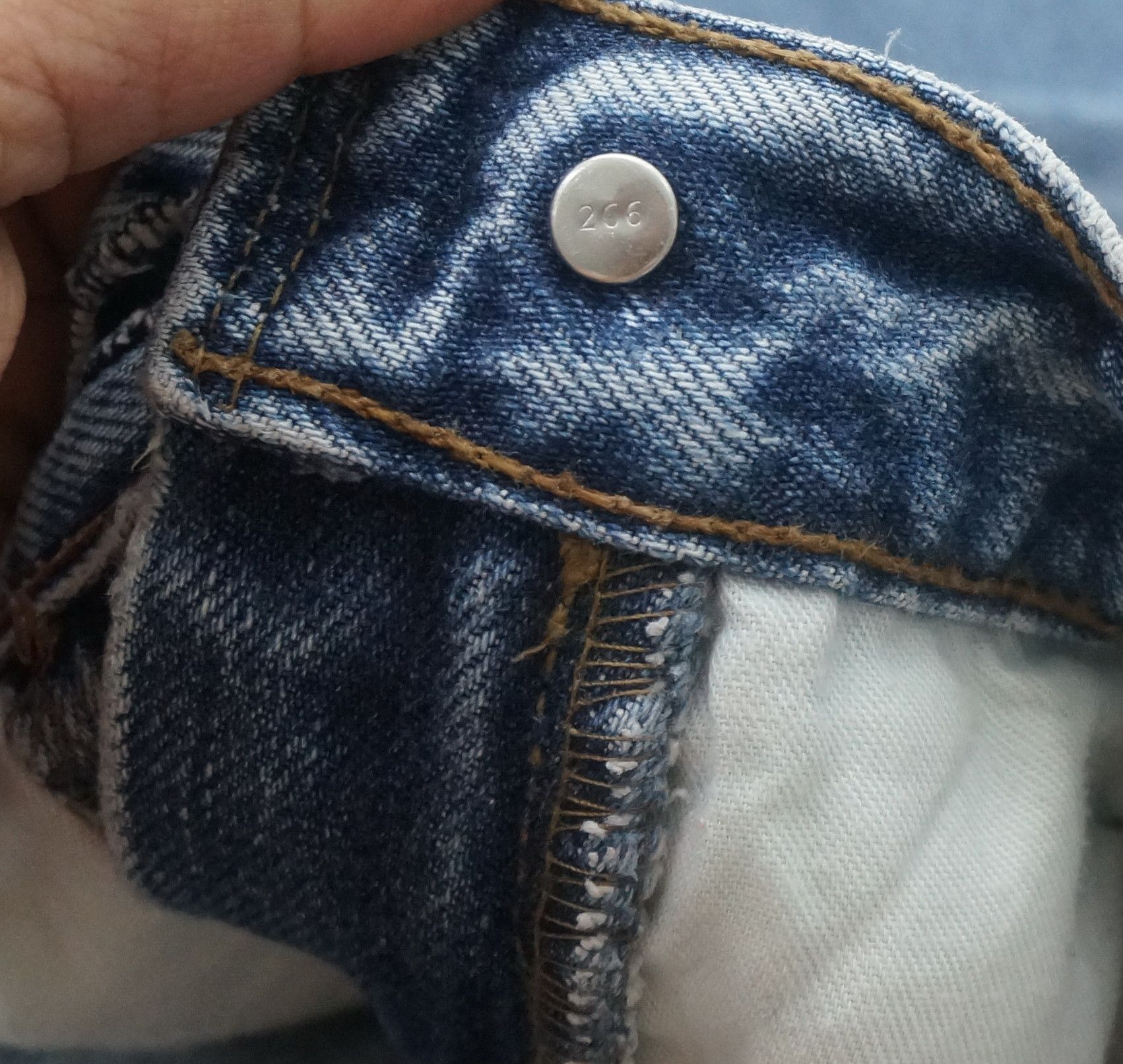 - 90s Vintage Levi's 615 Ripped Jeans