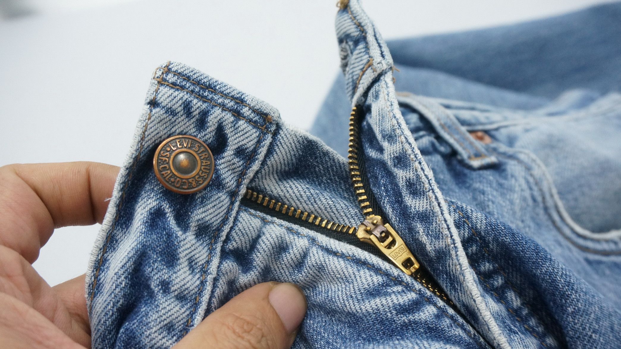 - 90s Vintage Levi's 615 Ripped Jeans