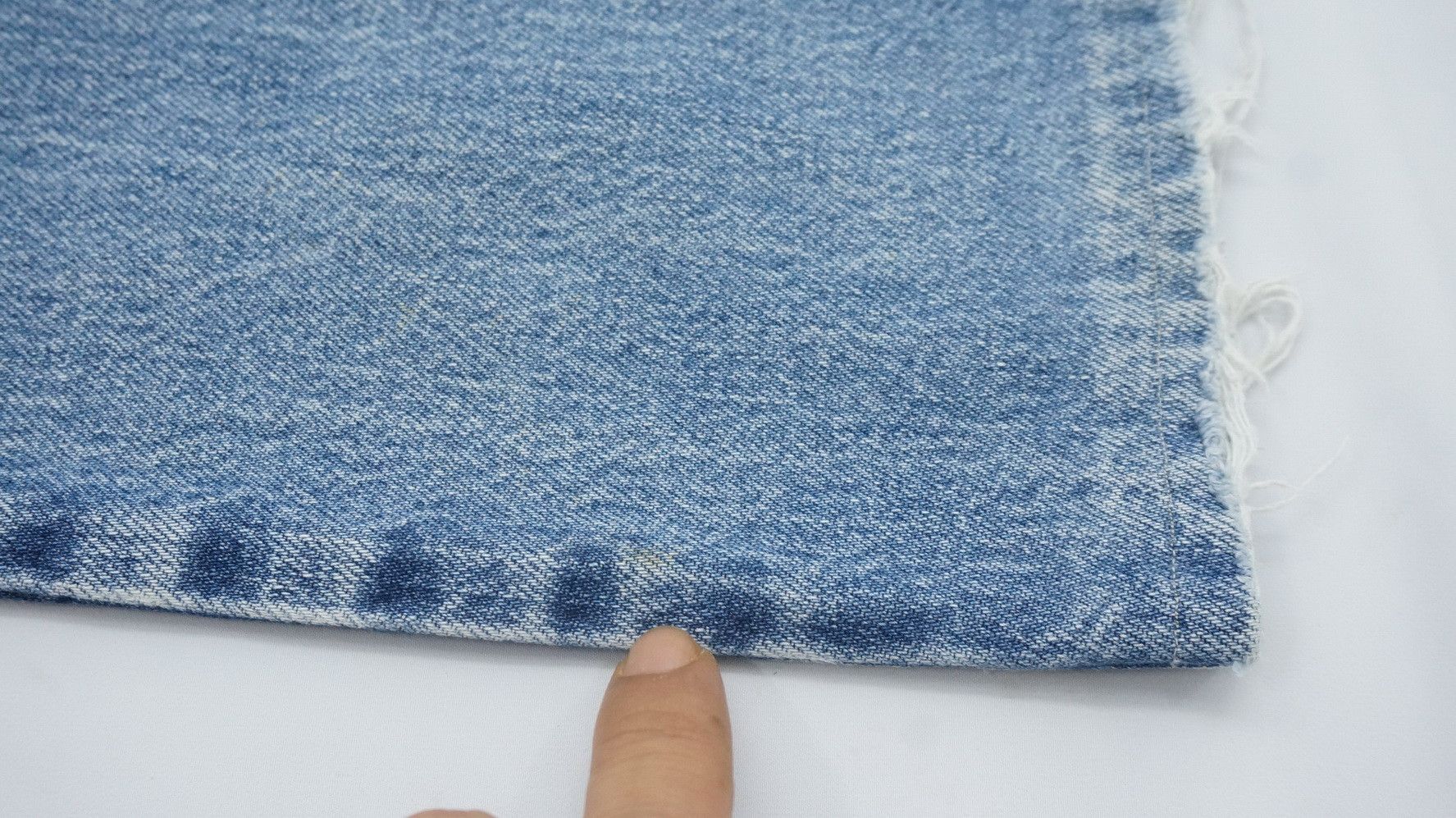 - 90s Vintage Levi's 615 Ripped Jeans
