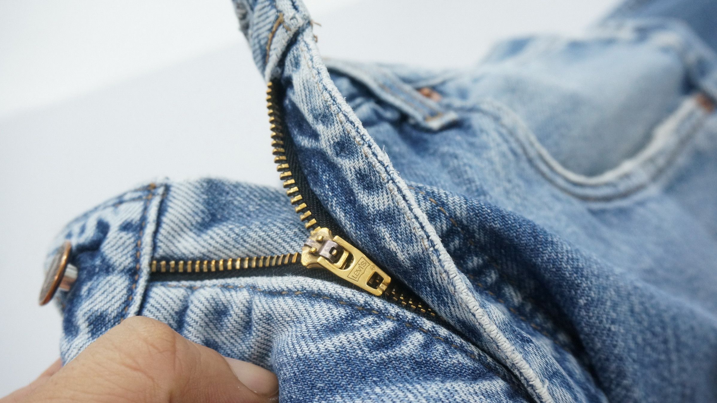 - 90s Vintage Levi's 615 Ripped Jeans