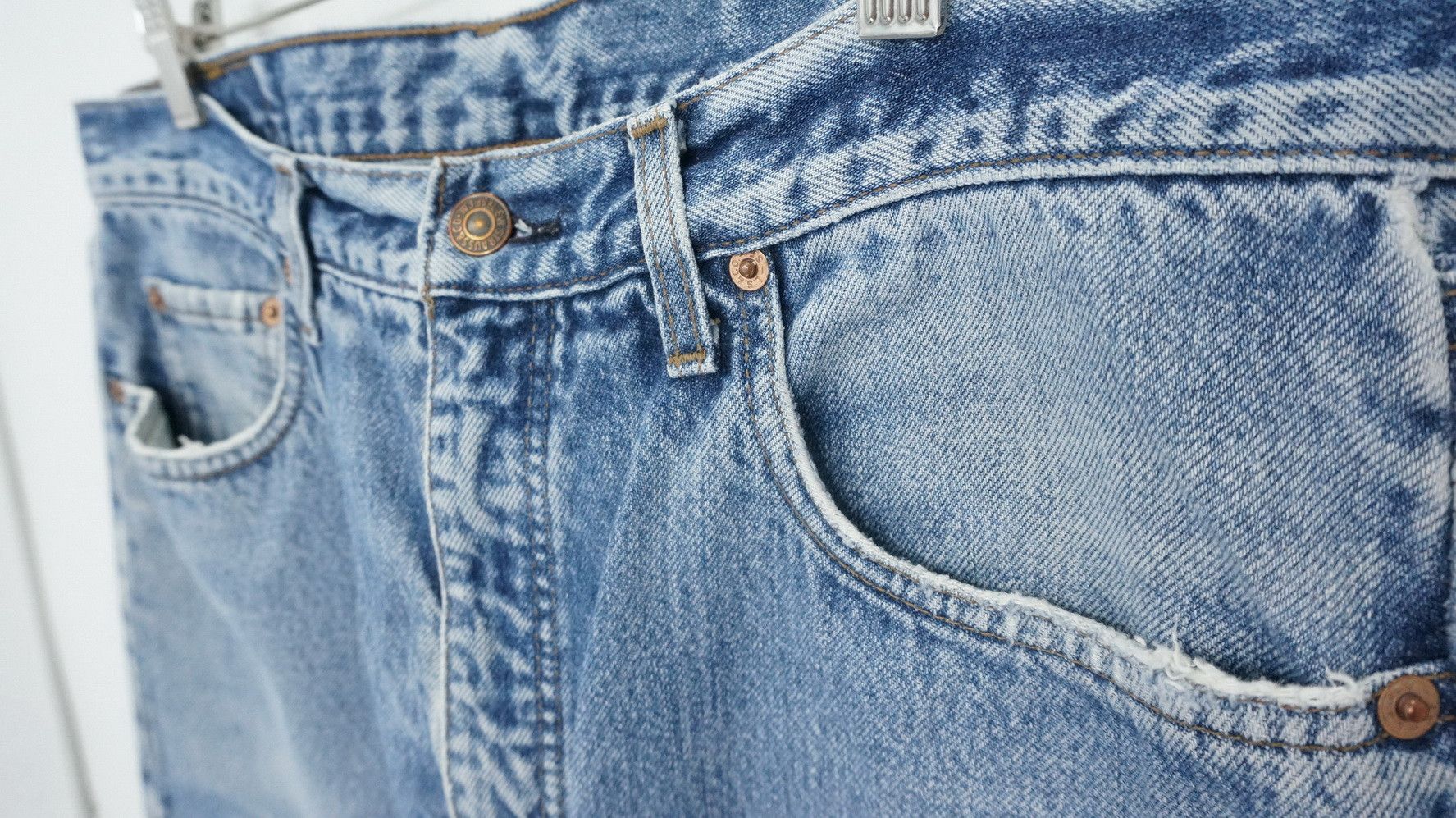 - 90s Vintage Levi's 615 Ripped Jeans