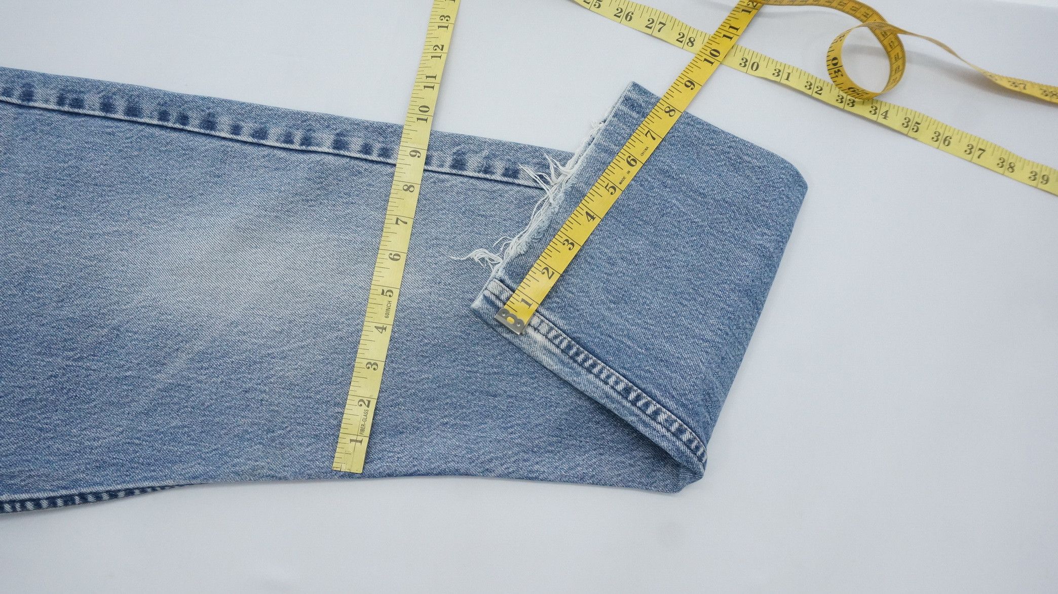 - 90s Vintage Levi's 615 Ripped Jeans