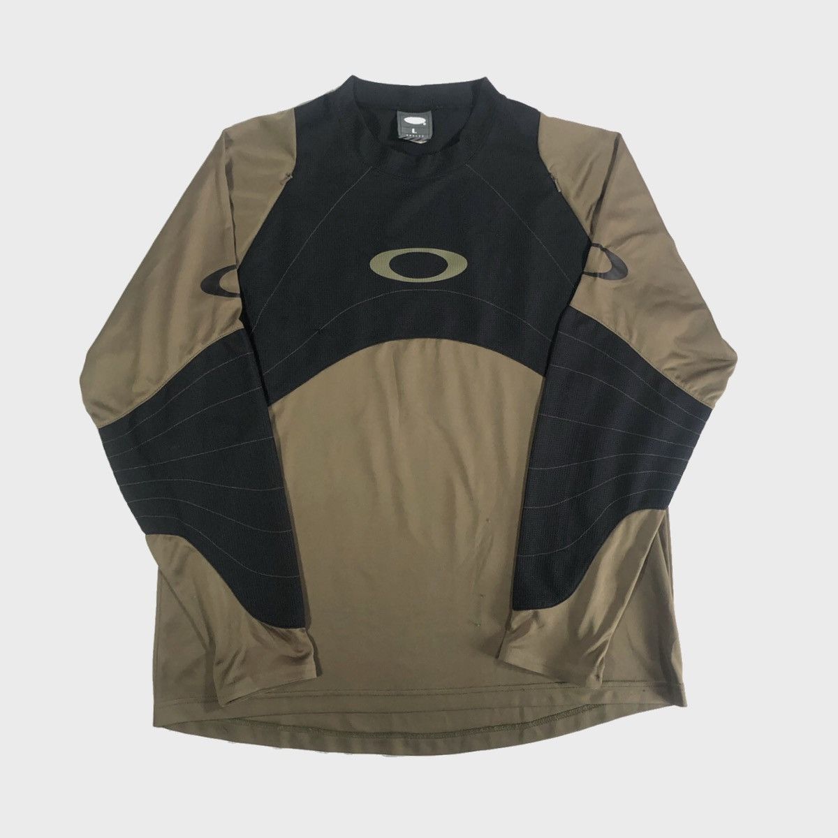 2000’s vintage Oakley software technical VTT futuristic
