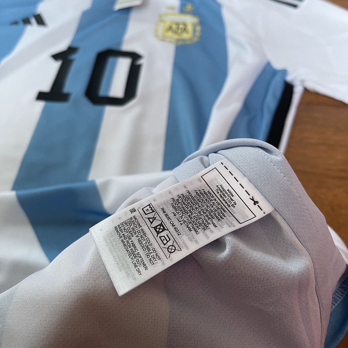 Adidas NWT ARGENTINA ADIDAS 2022 WC FOOTBALL HOME JERSEY #10 MESSI Size US XL / EU 56 / 4 - 12 Thumbnail