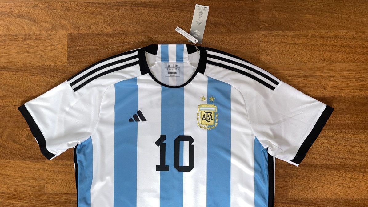 Adidas NWT ARGENTINA ADIDAS 2022 WC FOOTBALL HOME JERSEY #10 MESSI Size US XL / EU 56 / 4 - 3 Thumbnail