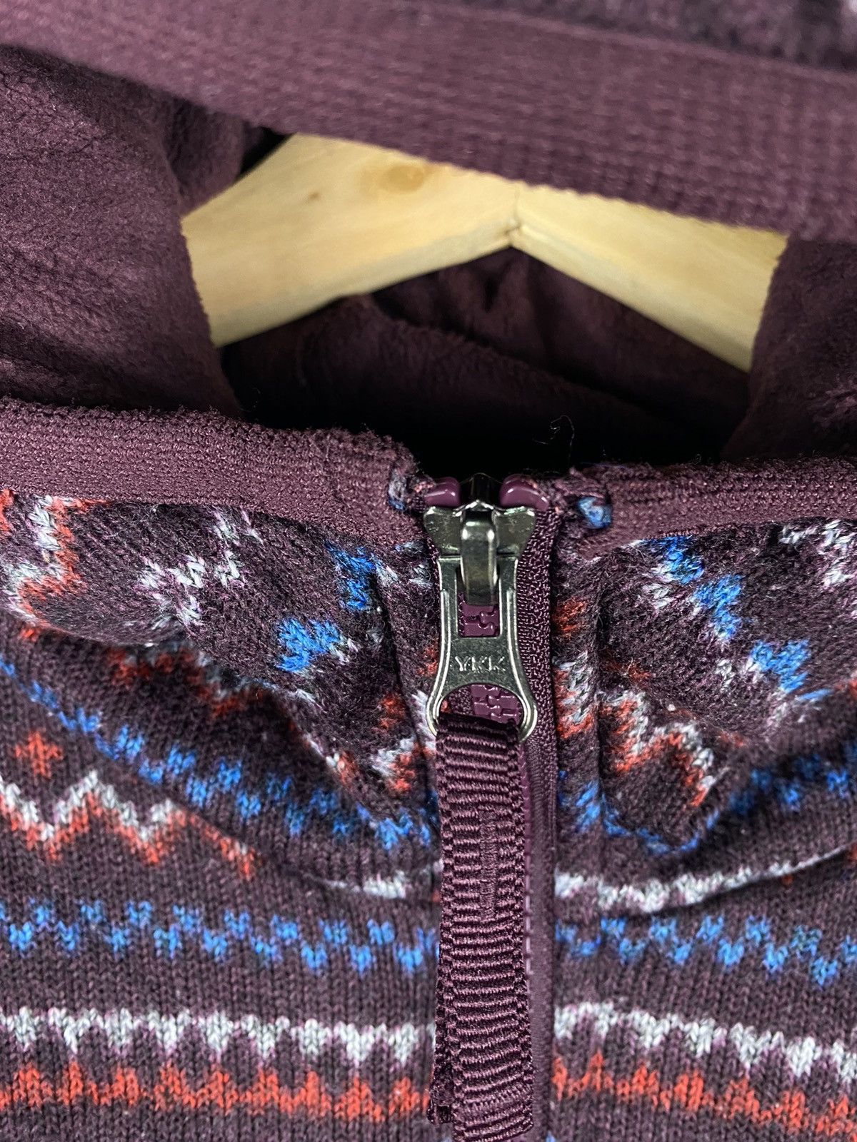 Japanese Brand Need Gone 🔥 Vintage Native Hoodie Zipper Sweater By Uniqlo Size US L / EU 52-54 / 3 - 7 Thumbnail