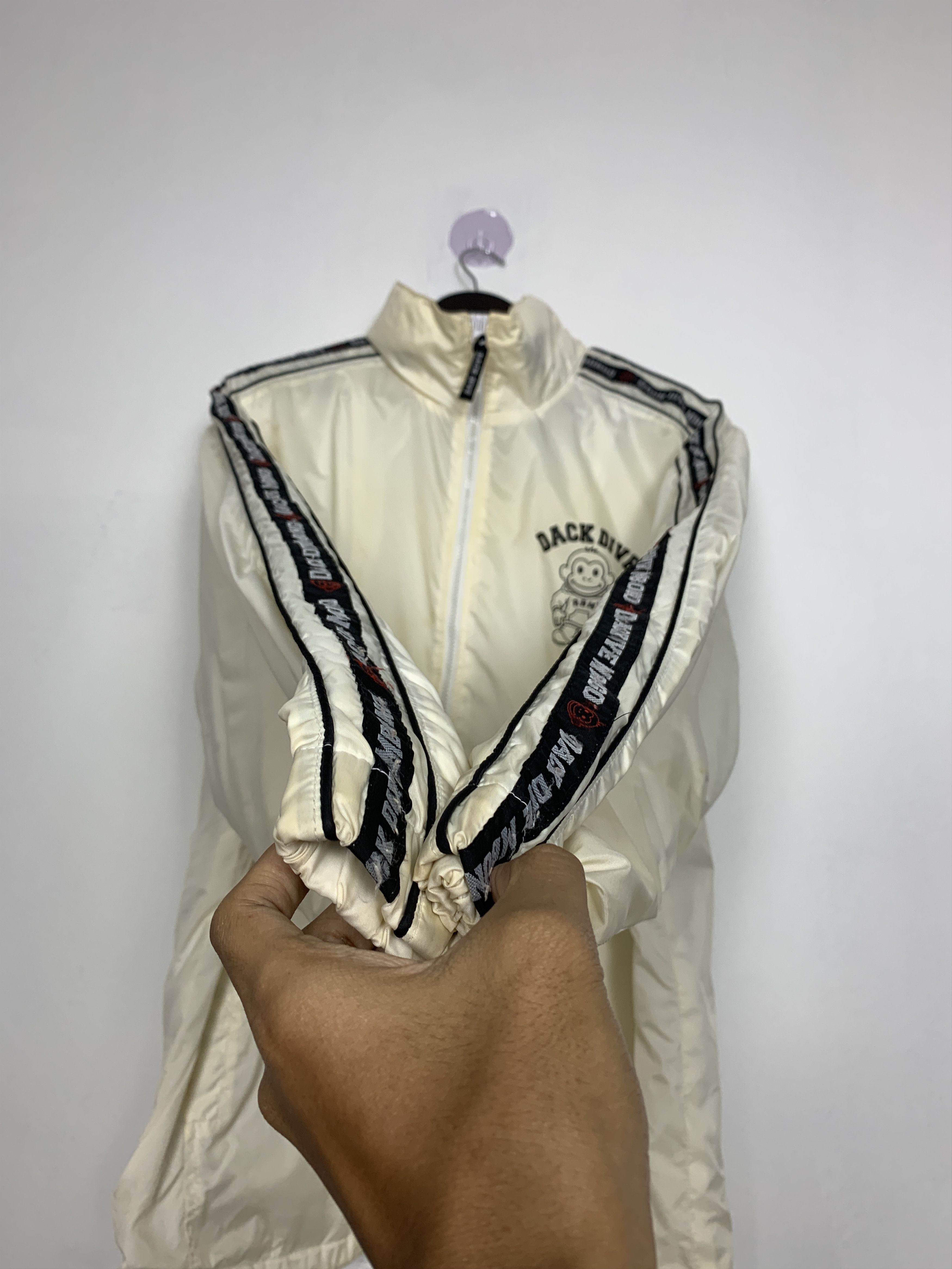 Japanese Brand Vintage DACK DIVE MBONGO Windbreaker Jackets J0792 Size US L / EU 52-54 / 3 - 7 Thumbnail