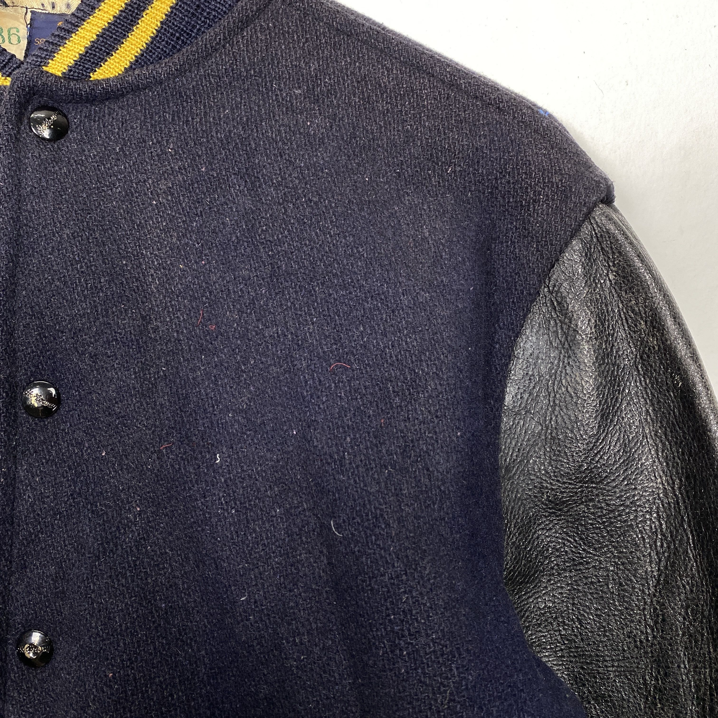 Vintage Vintage 80's American Brand Leather Sleeve Varsity J0209 Size US S / EU 44-46 / 1 - 3 Thumbnail