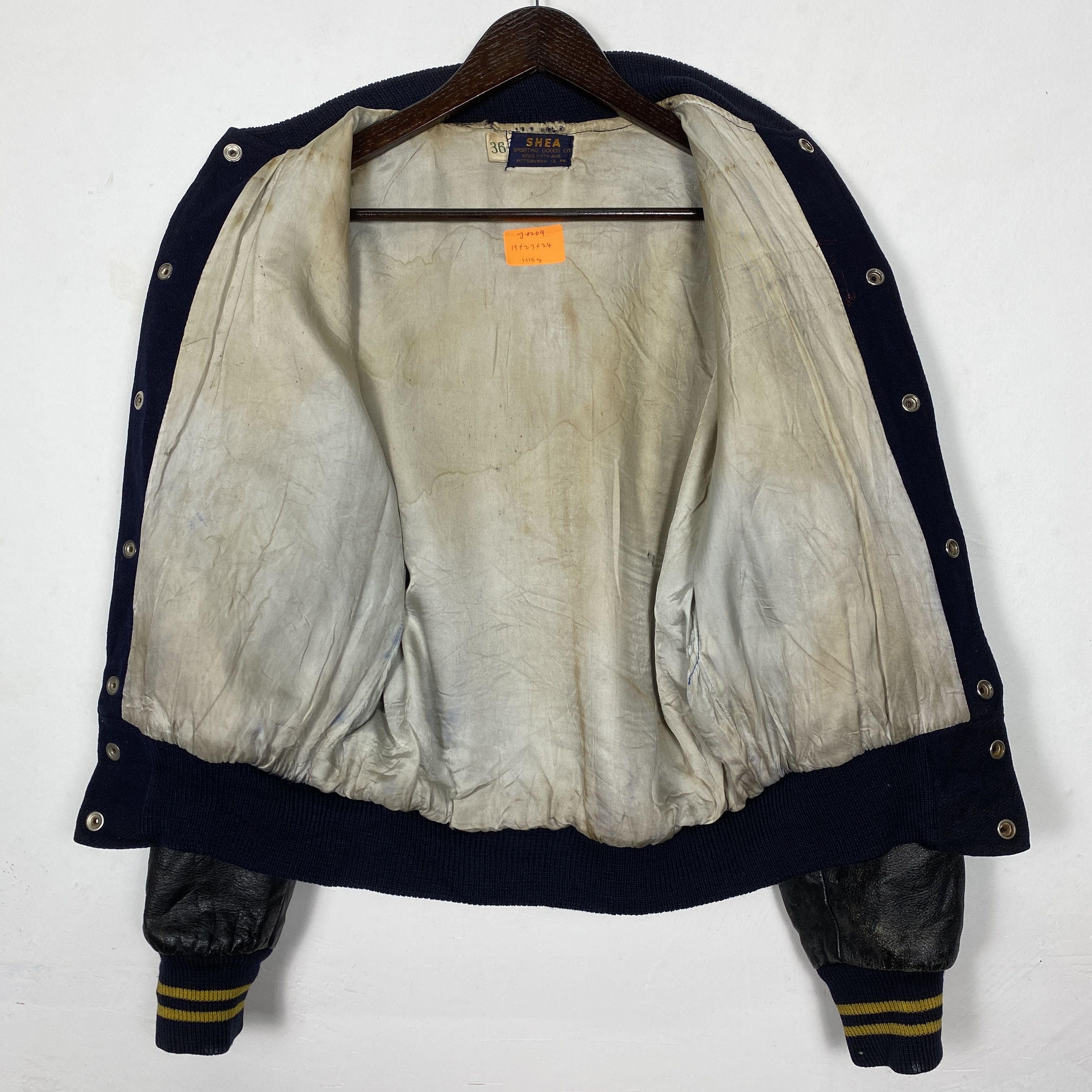 Vintage Vintage 80's American Brand Leather Sleeve Varsity J0209 Size US S / EU 44-46 / 1 - 12 Thumbnail