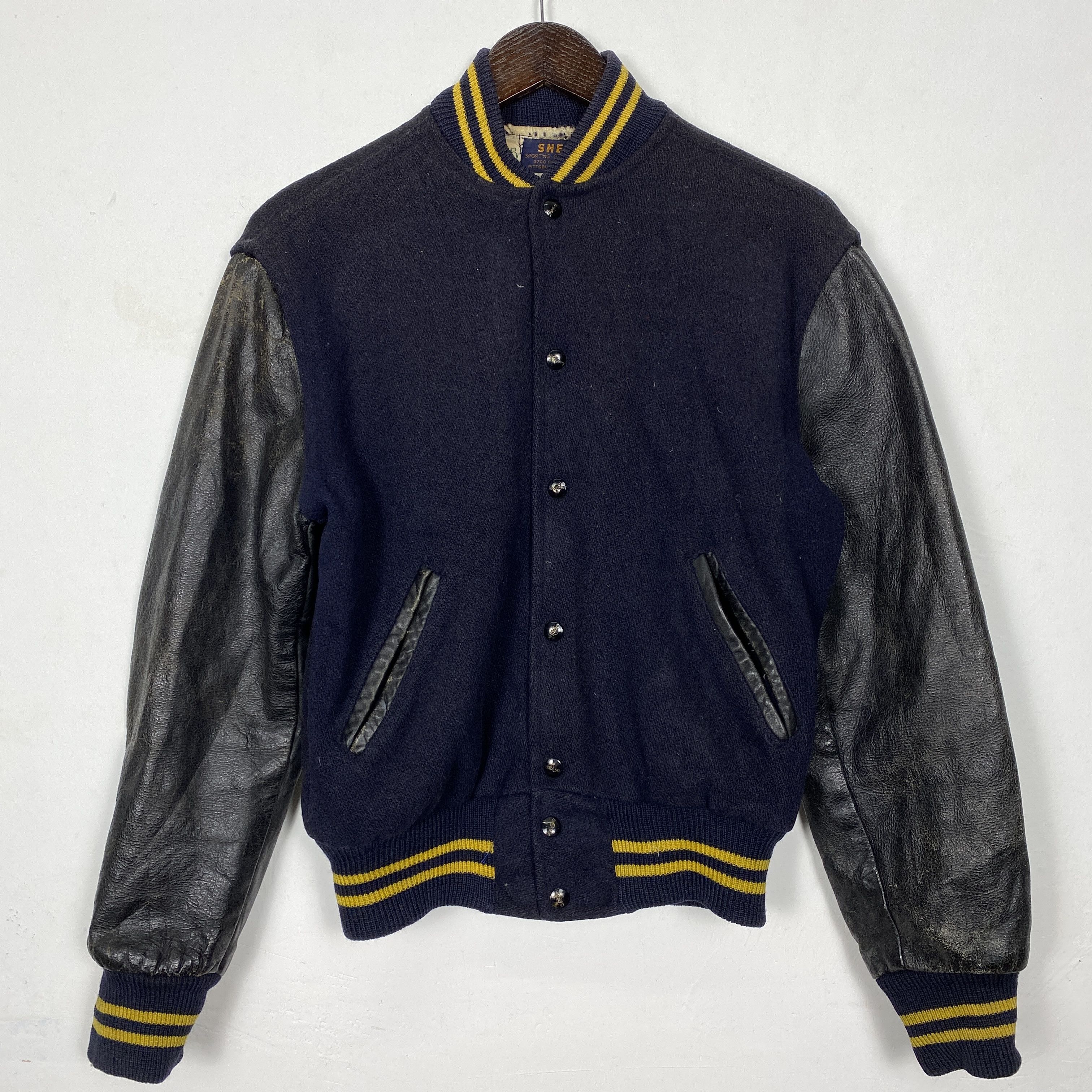 Vintage Vintage 80's American Brand Leather Sleeve Varsity J0209 Size US S / EU 44-46 / 1 - 1 Thumbnail