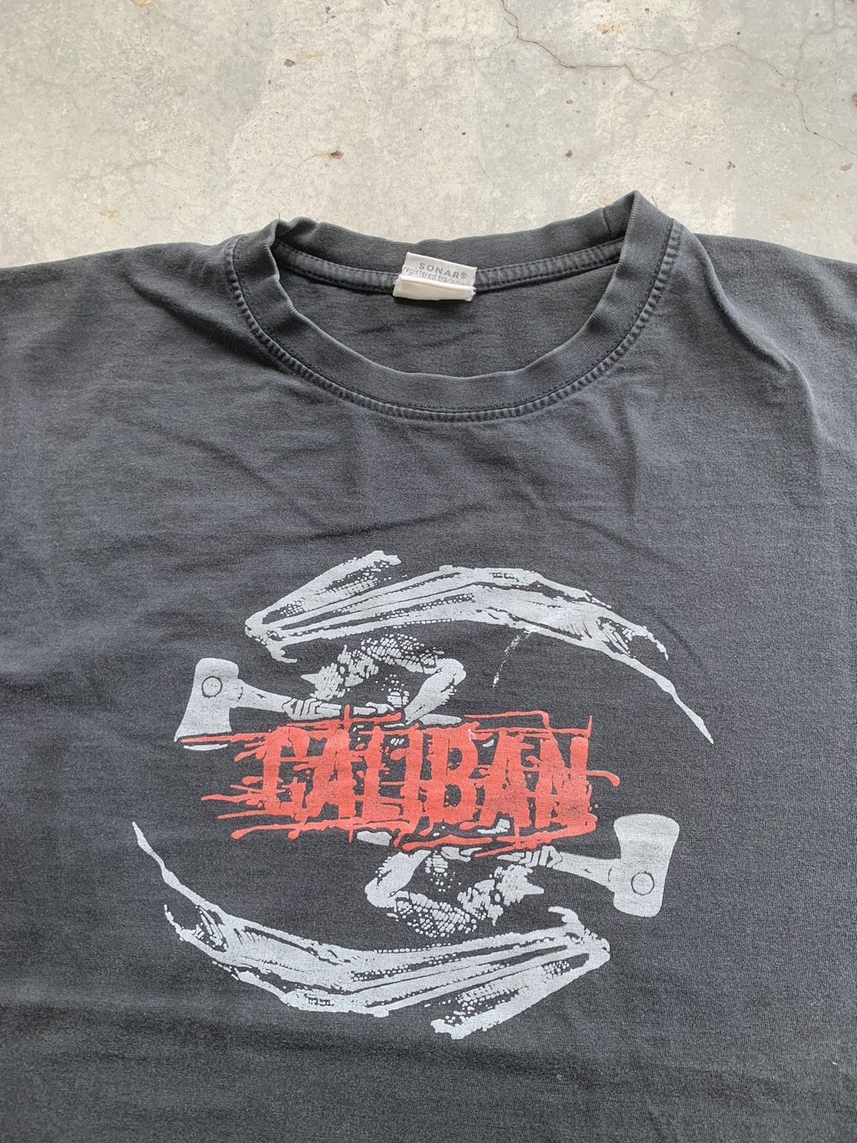 Band Tees Vintage Distressed Thrashed Faded Caliban Metal Band Tshirt Size US M / EU 48-50 / 2 - 2 Thumbnail