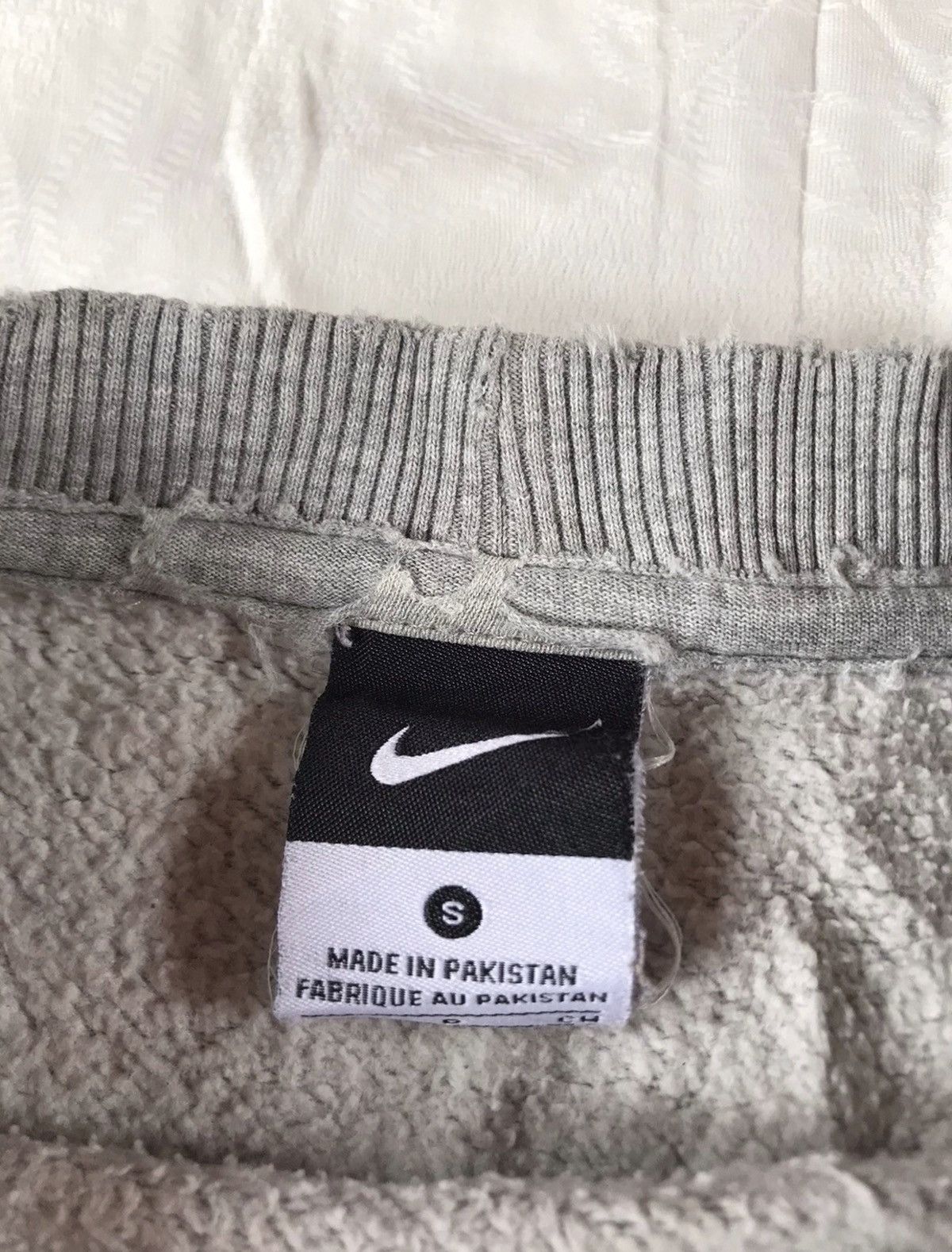 Nike Vintage Distressed Trashed Nike swoosh Sweatshirt Size US S / EU 44-46 / 1 - 4 Thumbnail