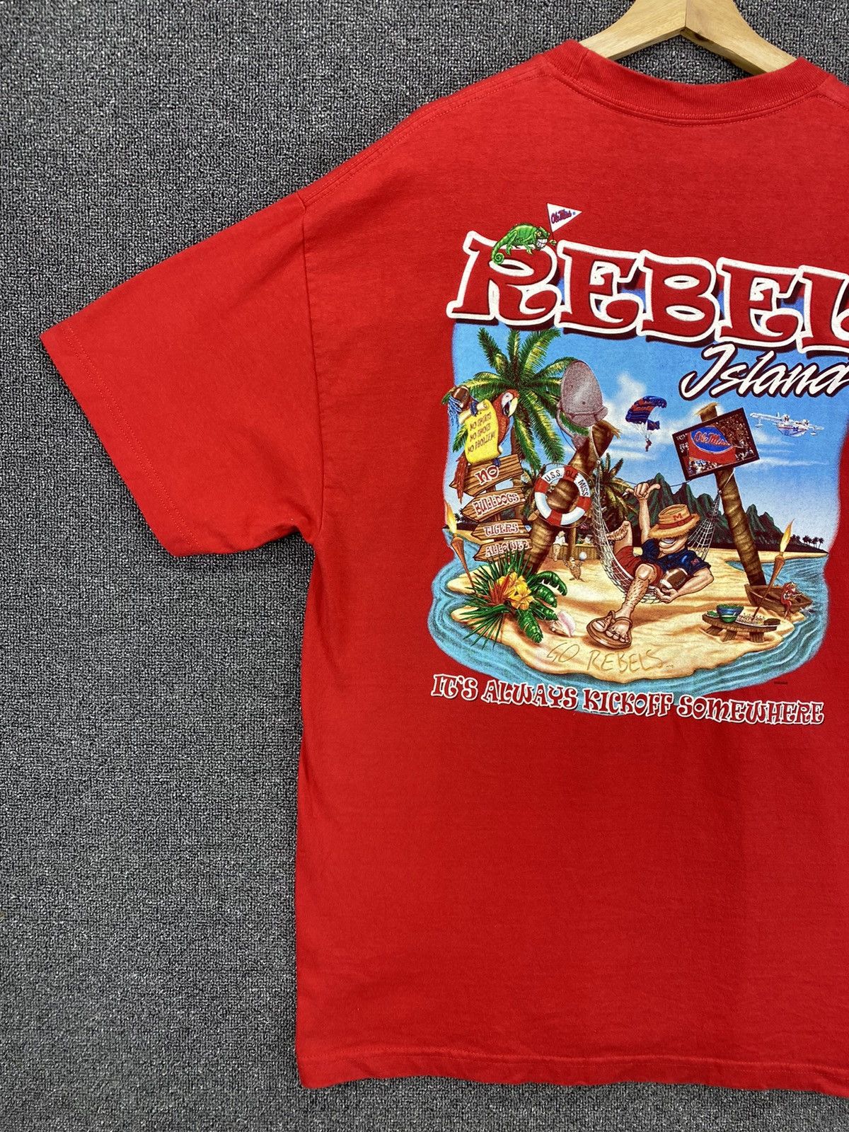 Vintage Vintage Y2K Rebel Island Graphic Tees Printed T Shirts Size US XL / EU 56 / 4 - 6 Thumbnail