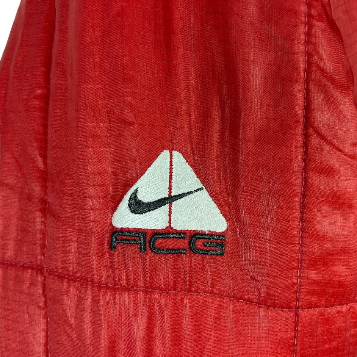 Nike Vintage Nike ACG Thermal Layer 2 Jacket Red Y2K Techwear L Size US L / EU 52-54 / 3 - 5 Thumbnail